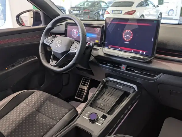 Volkswagen T-Roc view 6