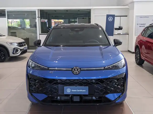 Volkswagen T-Roc view 2