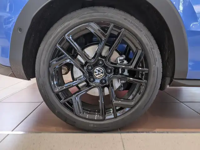 Volkswagen T-Roc view 9