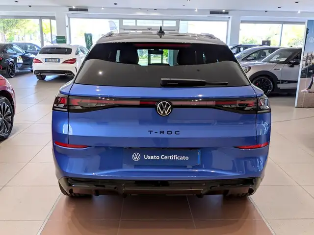 Volkswagen T-Roc view 5