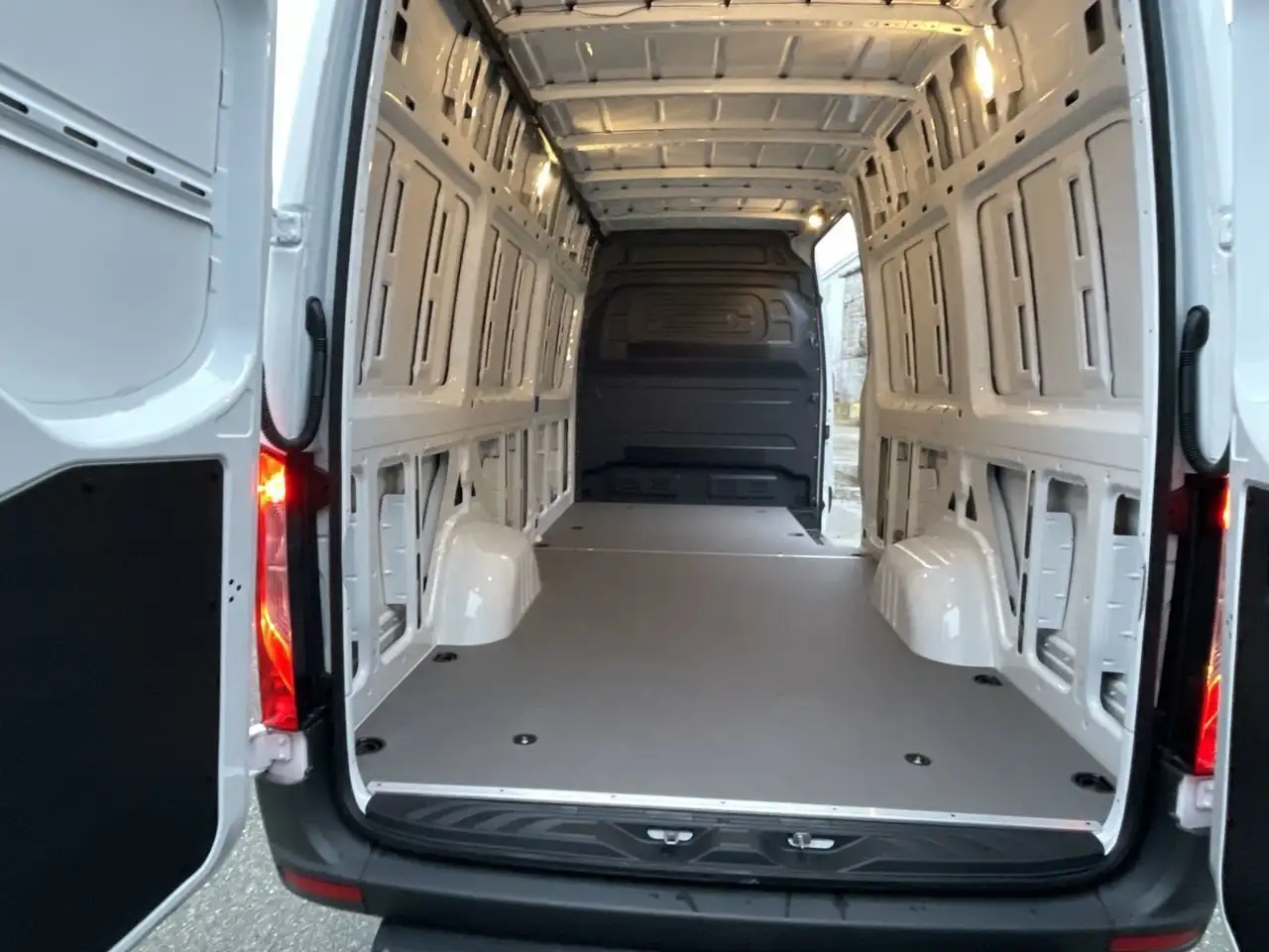 Mercedes-Benz Sprinter снимка Mercedes-Benz Sprinter