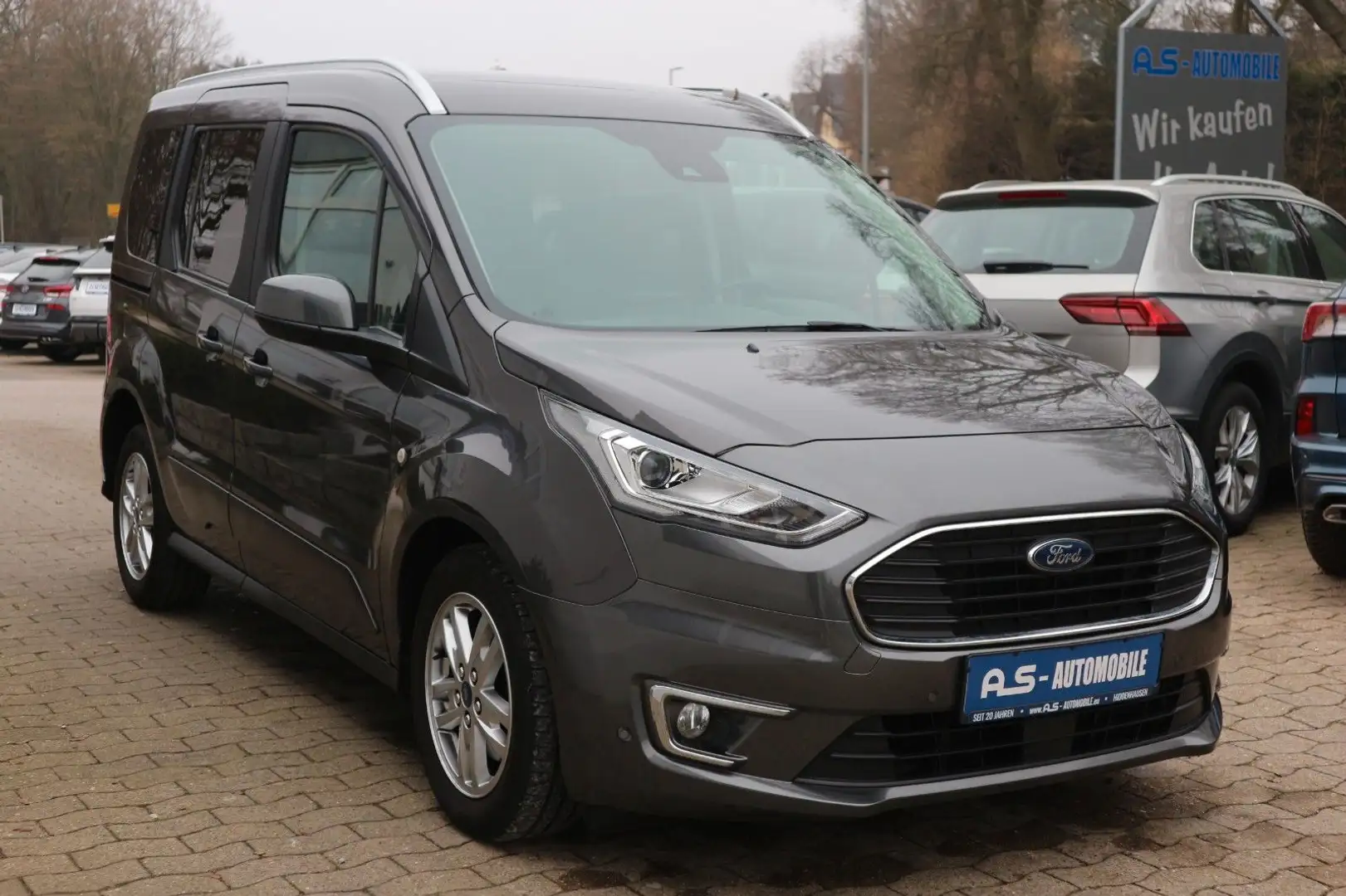 Ford Tourneo Connect Titanium *2.HD/RFK/PANO/NAV/AHK* Grau - 1