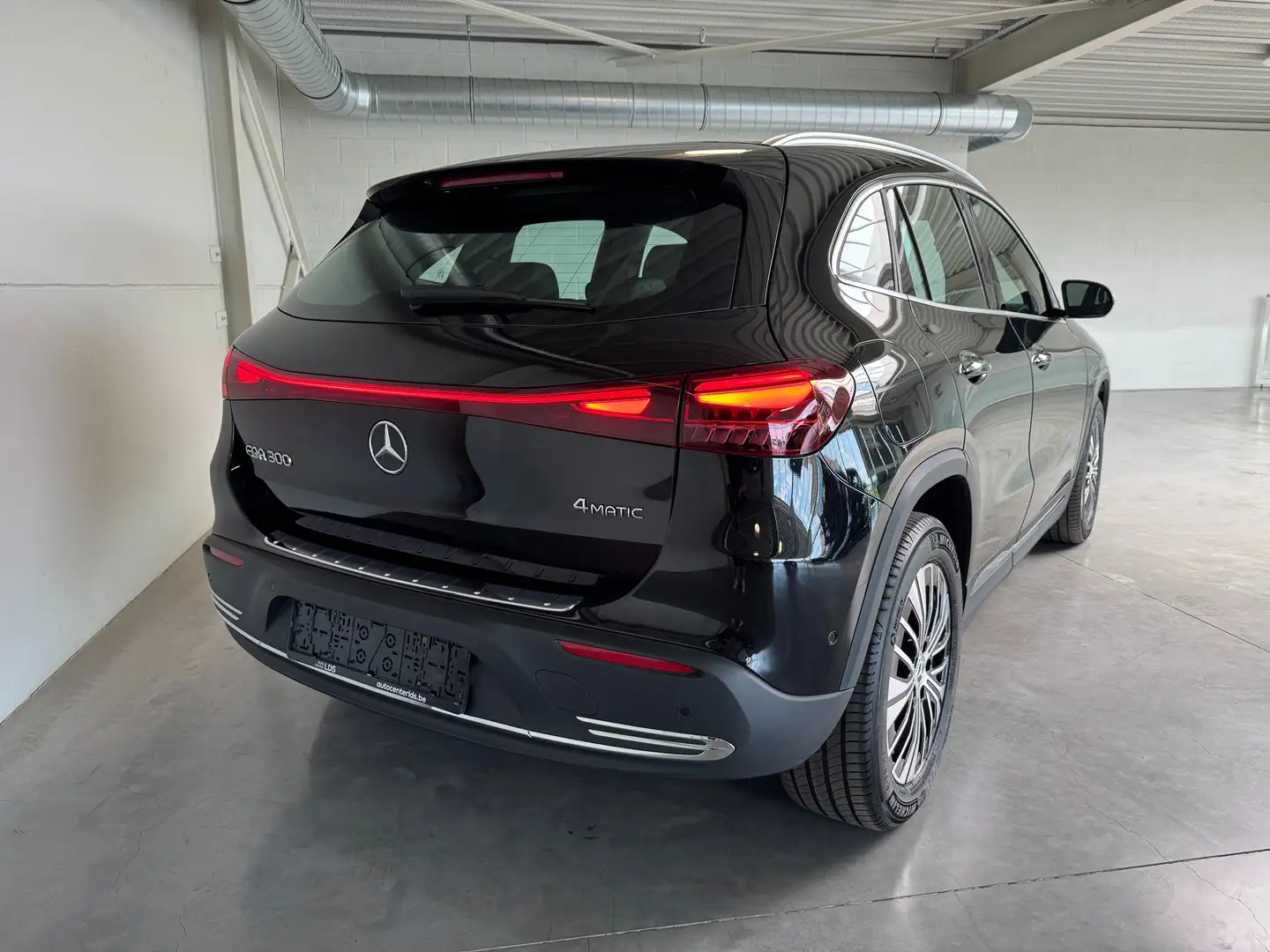 Mercedes-Benz EQA 300 EQA 300 4Matic - Véél OPTIES - ALS NIEUW! Zwart - 2