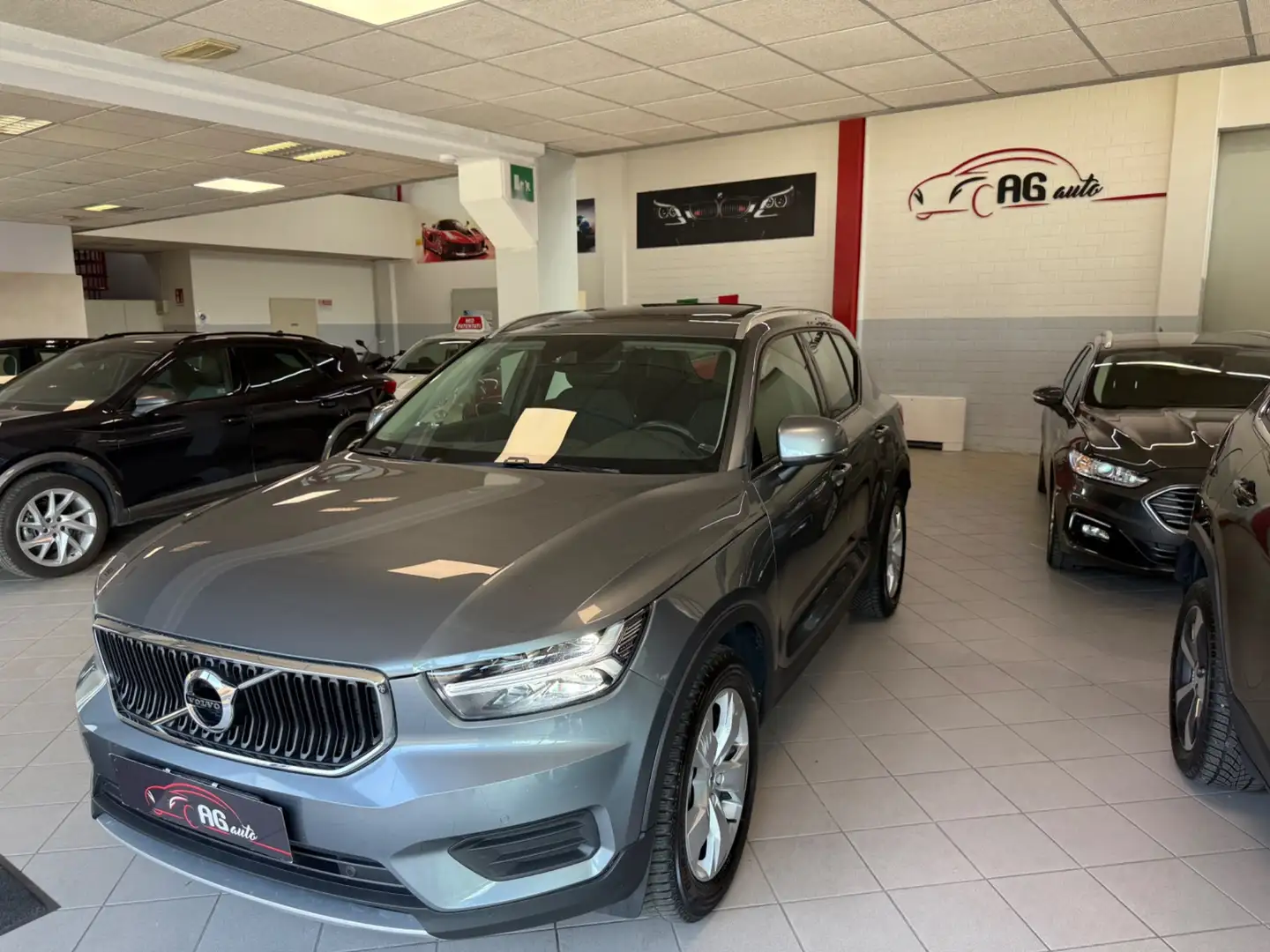 Volvo XC40 D4 AWD Geartronic Momentum Grigio - 1