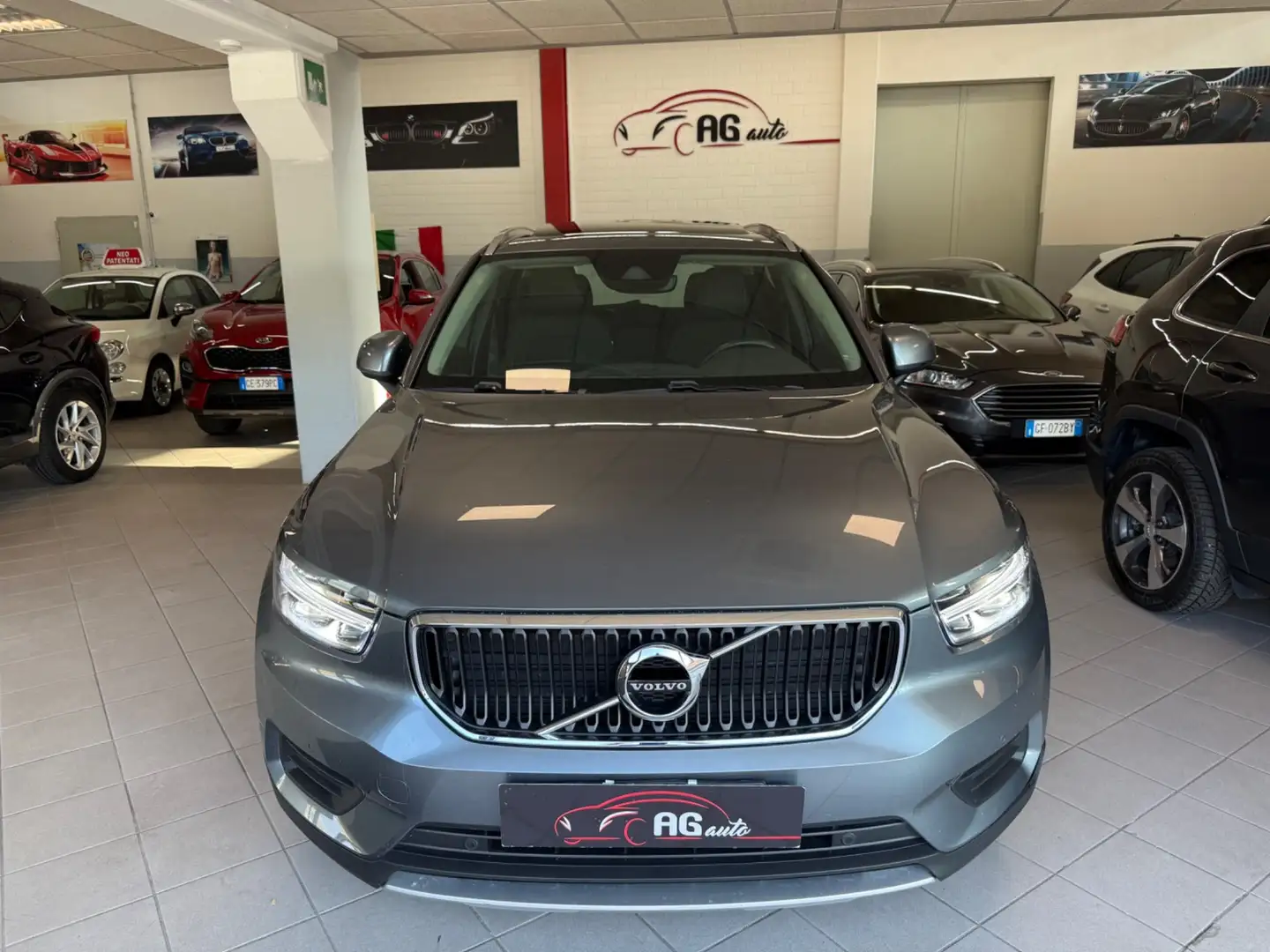 Volvo XC40 D4 AWD Geartronic Momentum Grigio - 2