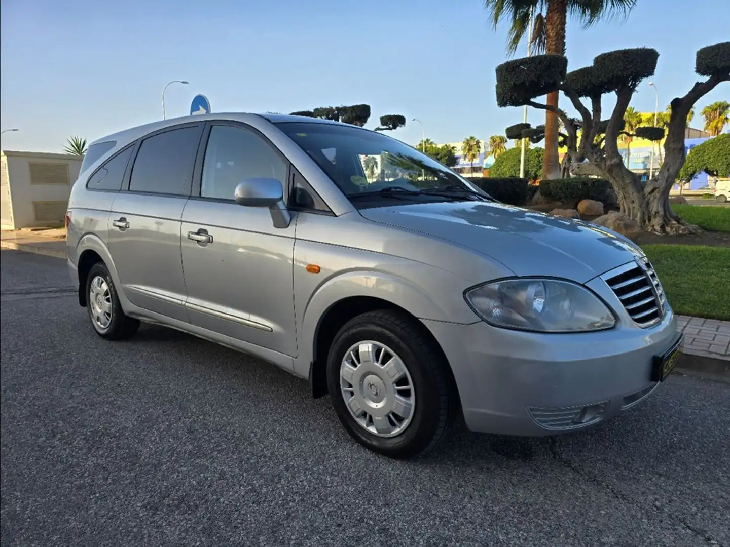 SsangYong Rodius 270 Xdi Premium Gris - 1