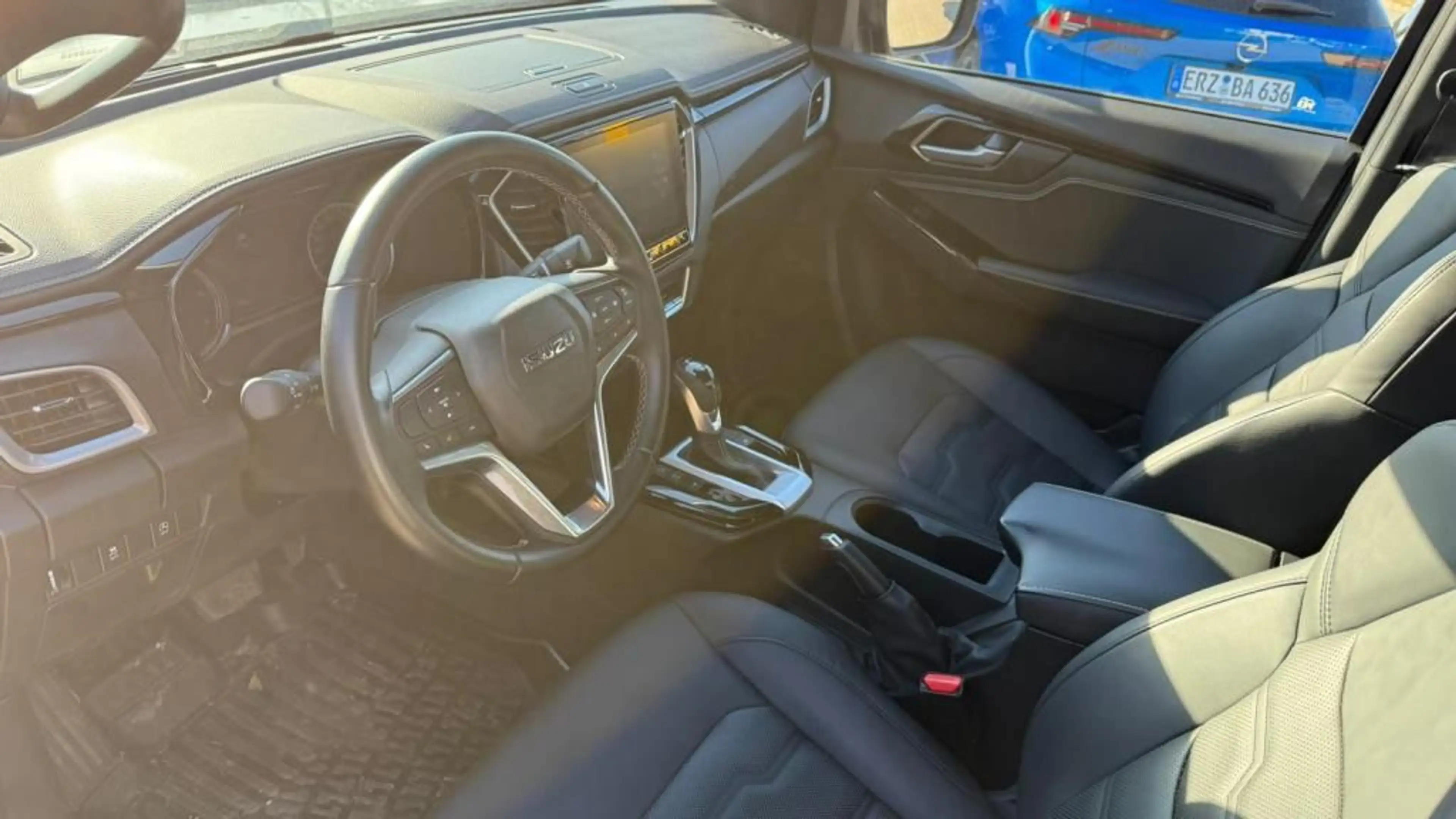 Isuzu D-Max Double Cab V-Cross Klimaautomatik+Kamera+L — photo 9