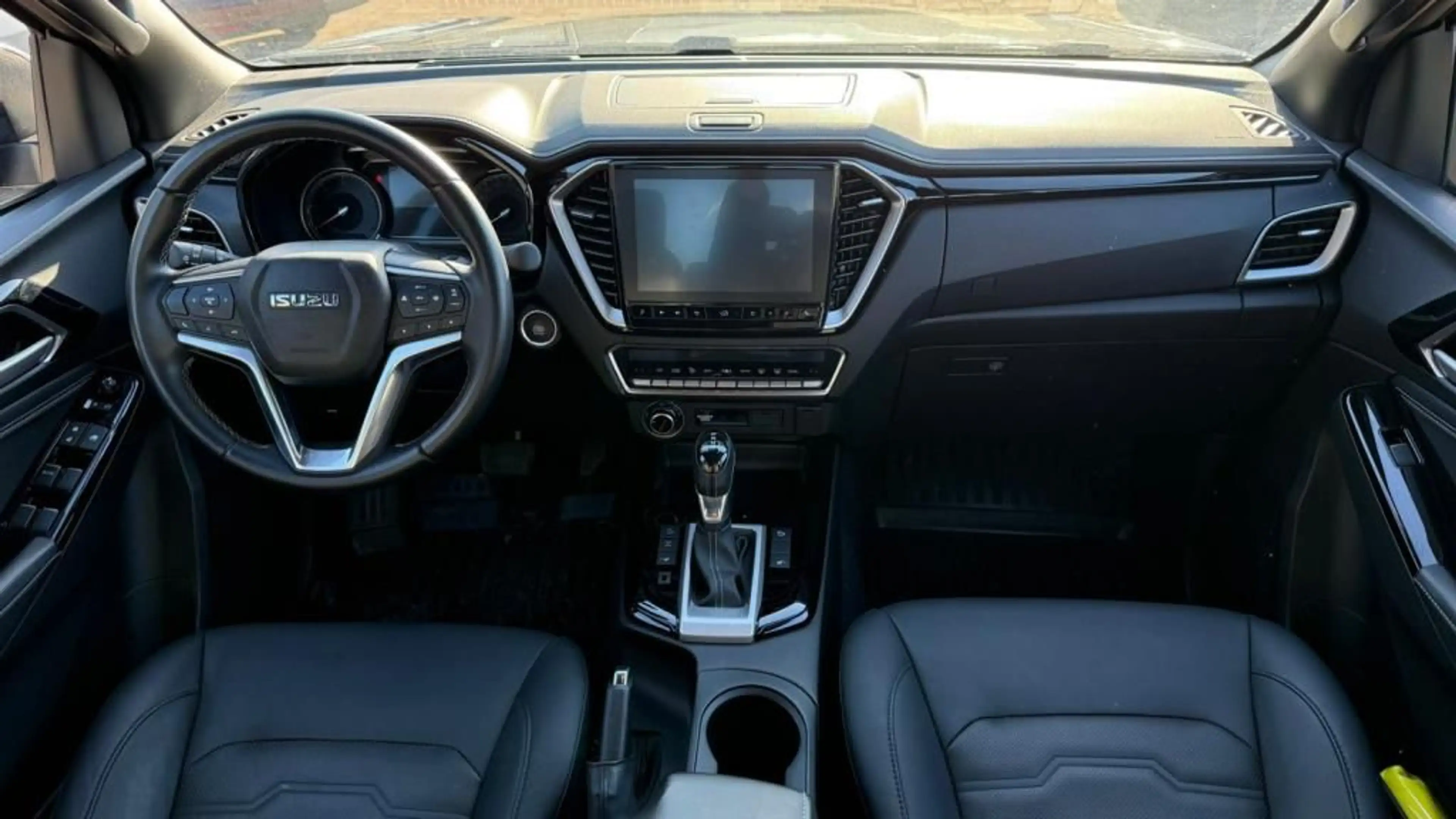 Isuzu D-Max Double Cab V-Cross Klimaautomatik+Kamera+L — photo 11
