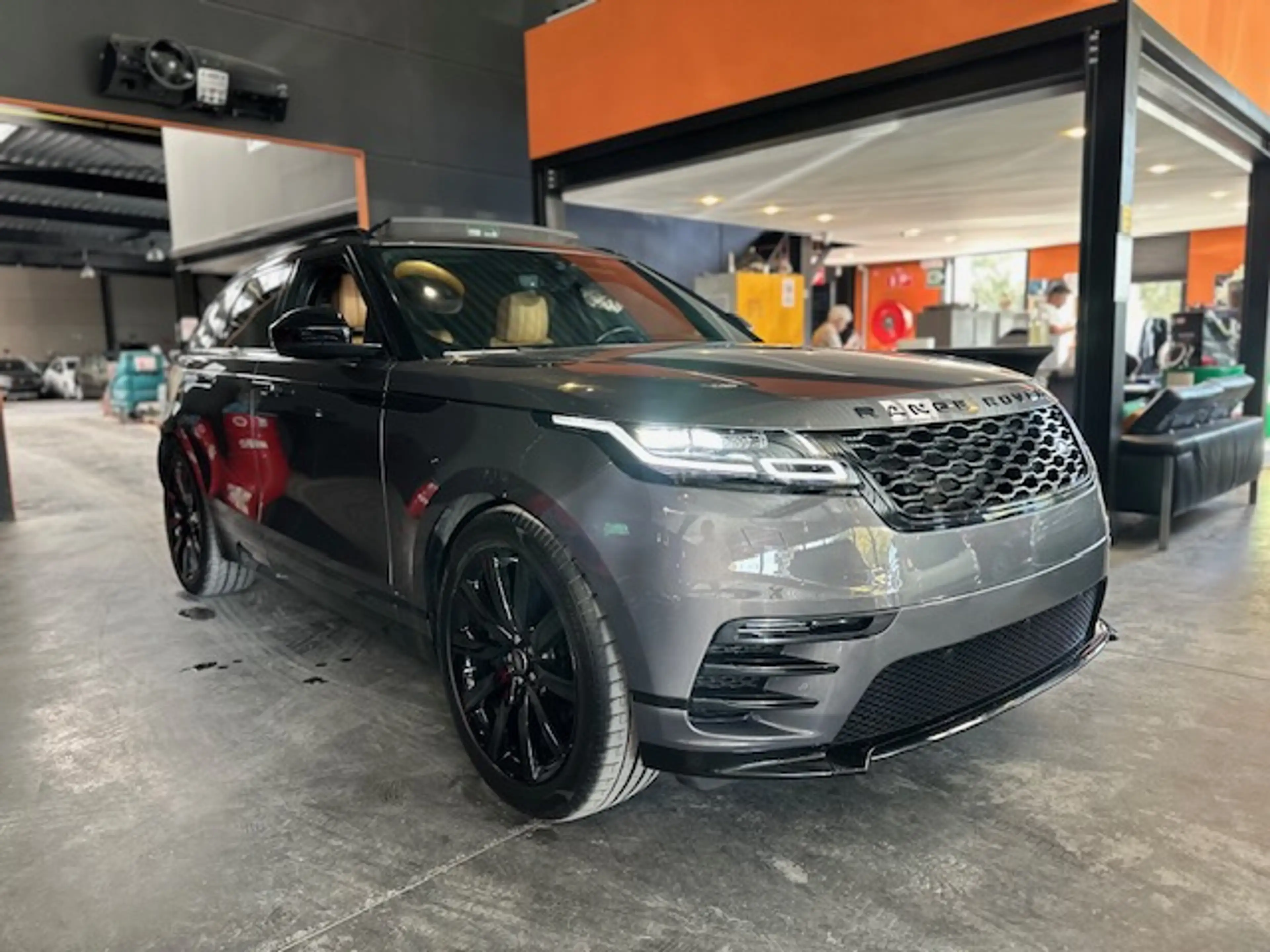 Land Rover Range Rover Velar Velar 2.0 V6 Turbo R-Dynamic - CARPLAY/NAV - MEDIA/TEL - A/C - LIM/REG