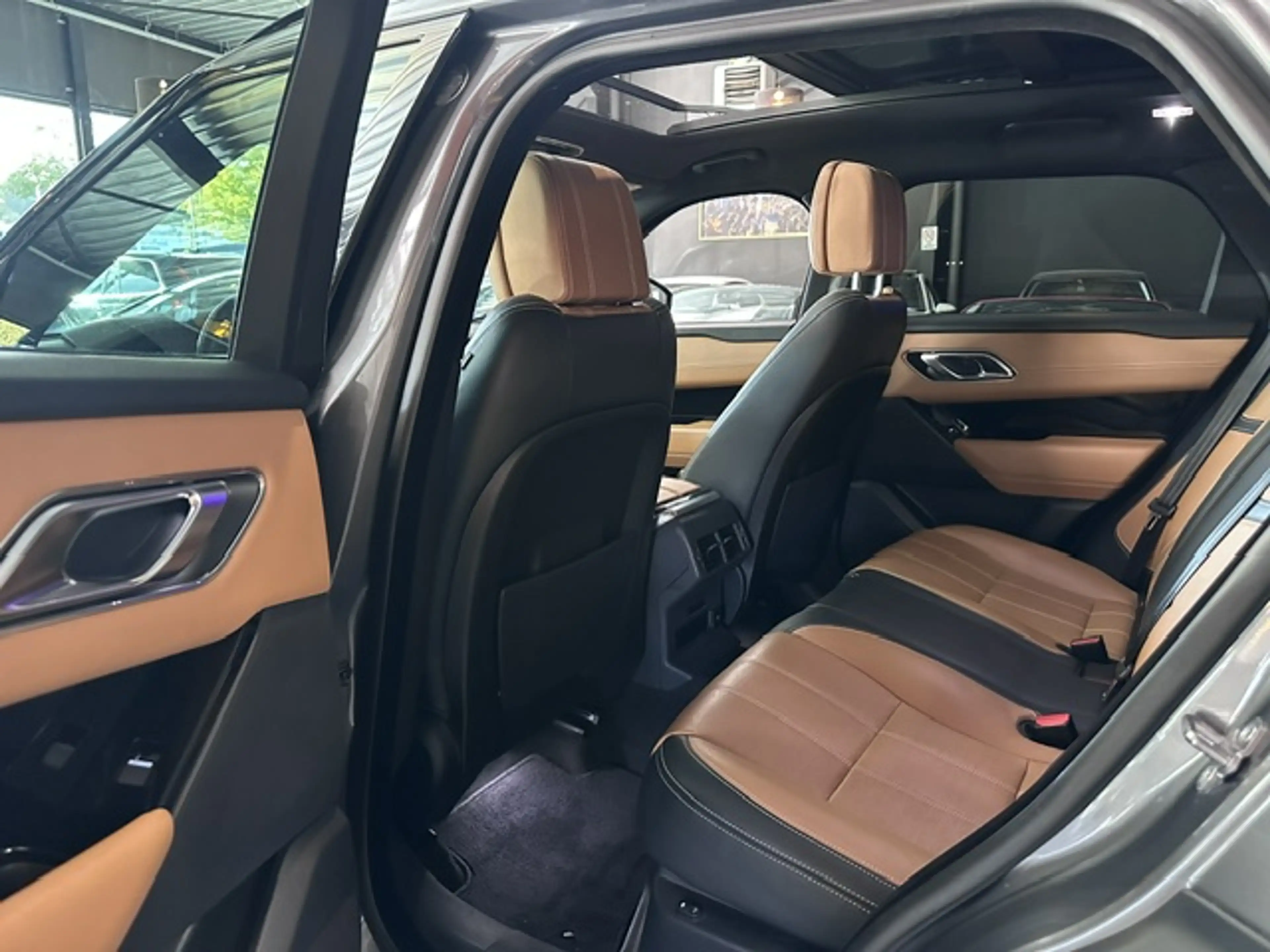 Land Rover Range Rover Velar Velar 2.0 V6 Turbo R-Dynamic - CARPLAY/NAV - MEDIA/TEL - A/C - LIM/REG — photo 14