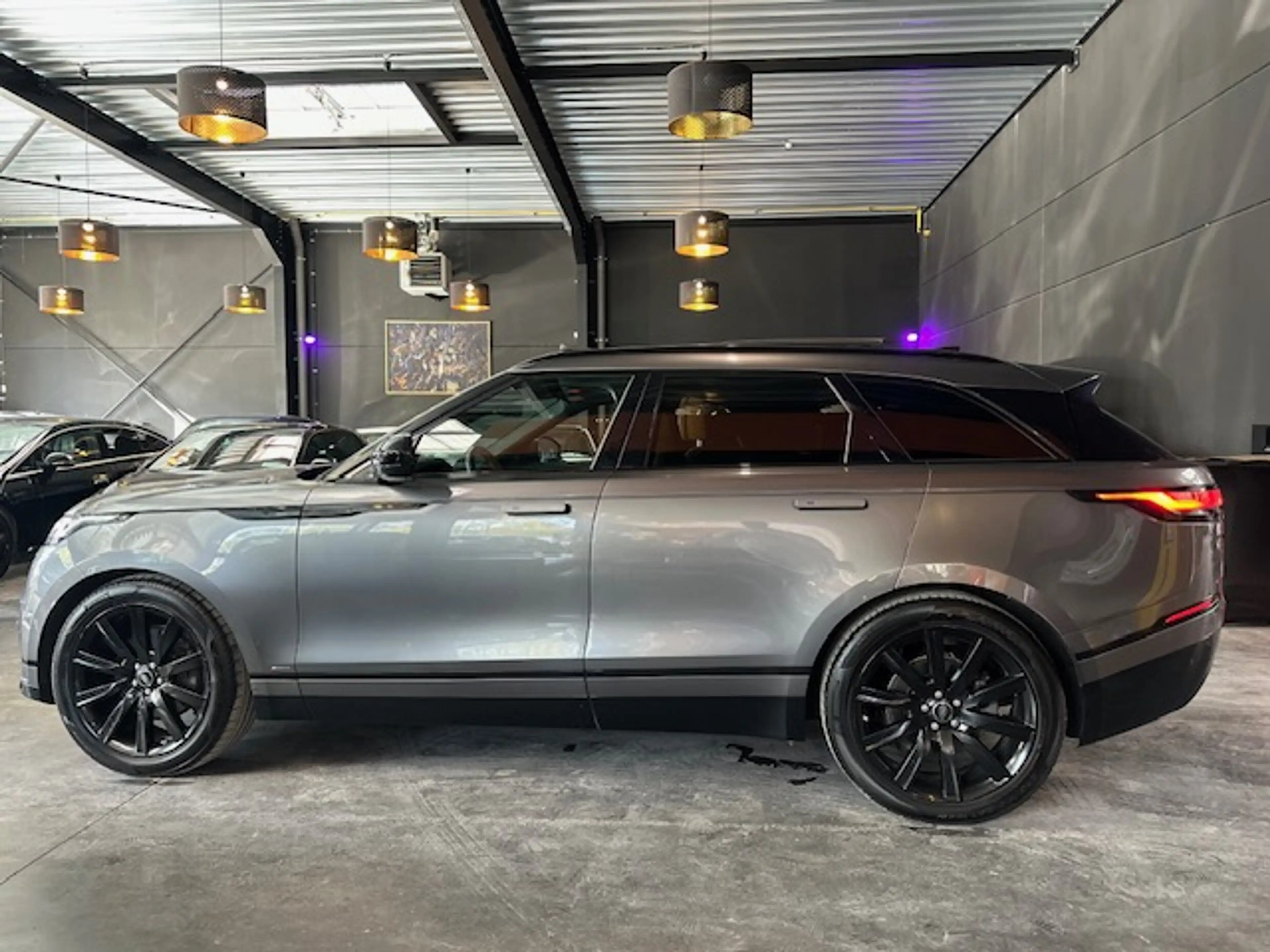 Land Rover Range Rover Velar Velar 2.0 V6 Turbo R-Dynamic - CARPLAY/NAV - MEDIA/TEL - A/C - LIM/REG — photo 4