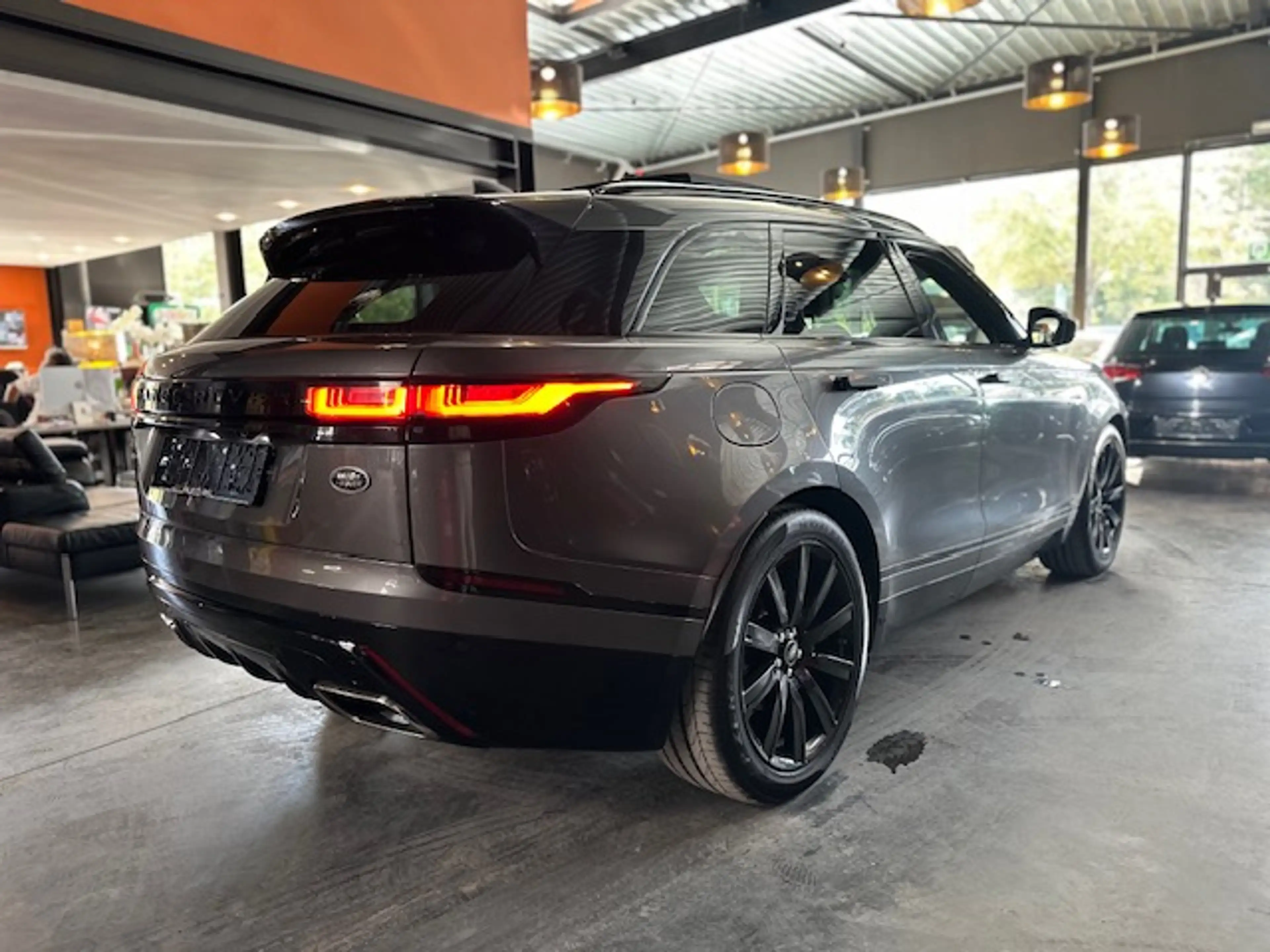 Land Rover Range Rover Velar Velar 2.0 V6 Turbo R-Dynamic - CARPLAY/NAV - MEDIA/TEL - A/C - LIM/REG — photo 8
