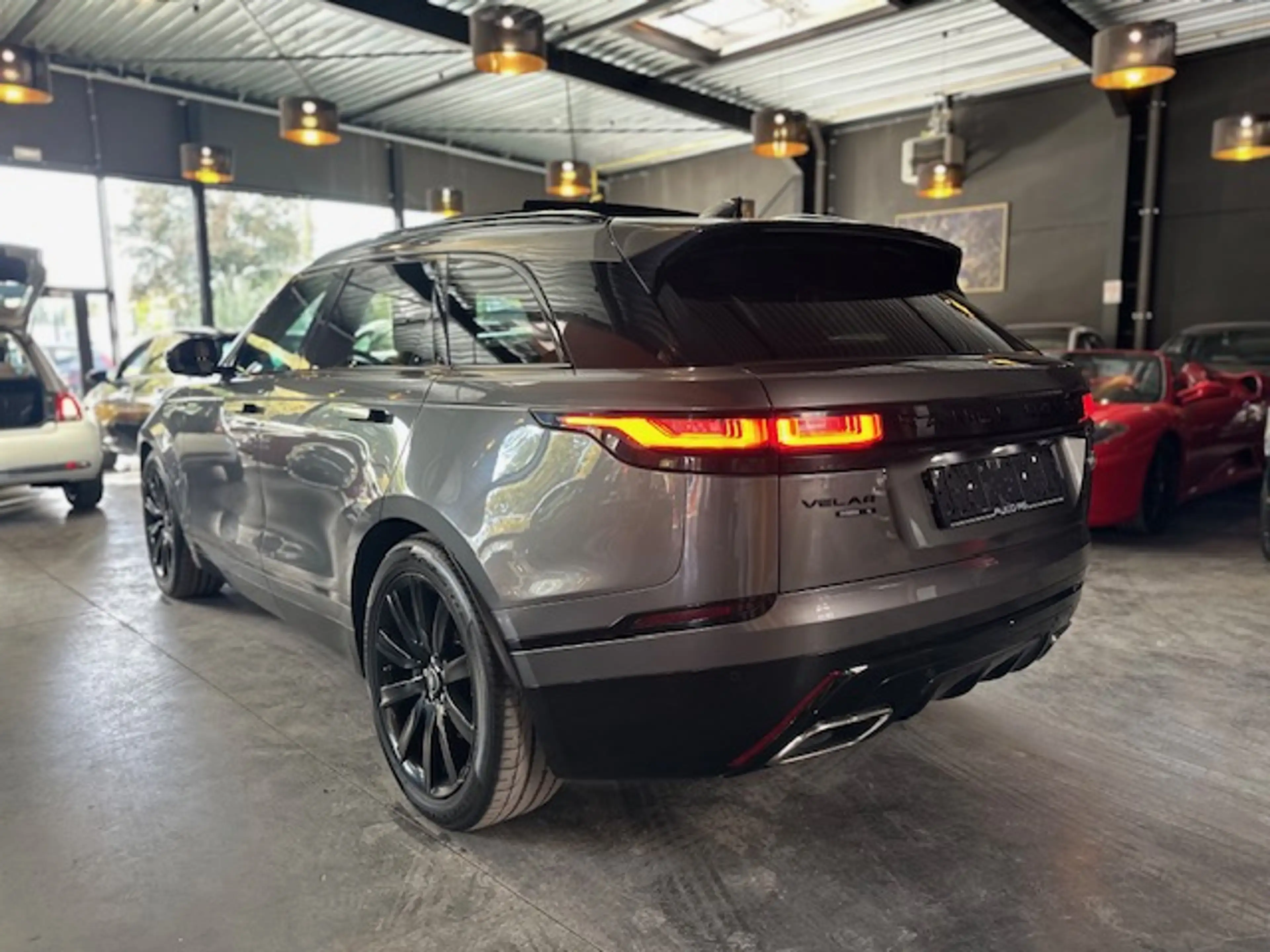 Land Rover Range Rover Velar Velar 2.0 V6 Turbo R-Dynamic - CARPLAY/NAV - MEDIA/TEL - A/C - LIM/REG — photo 5