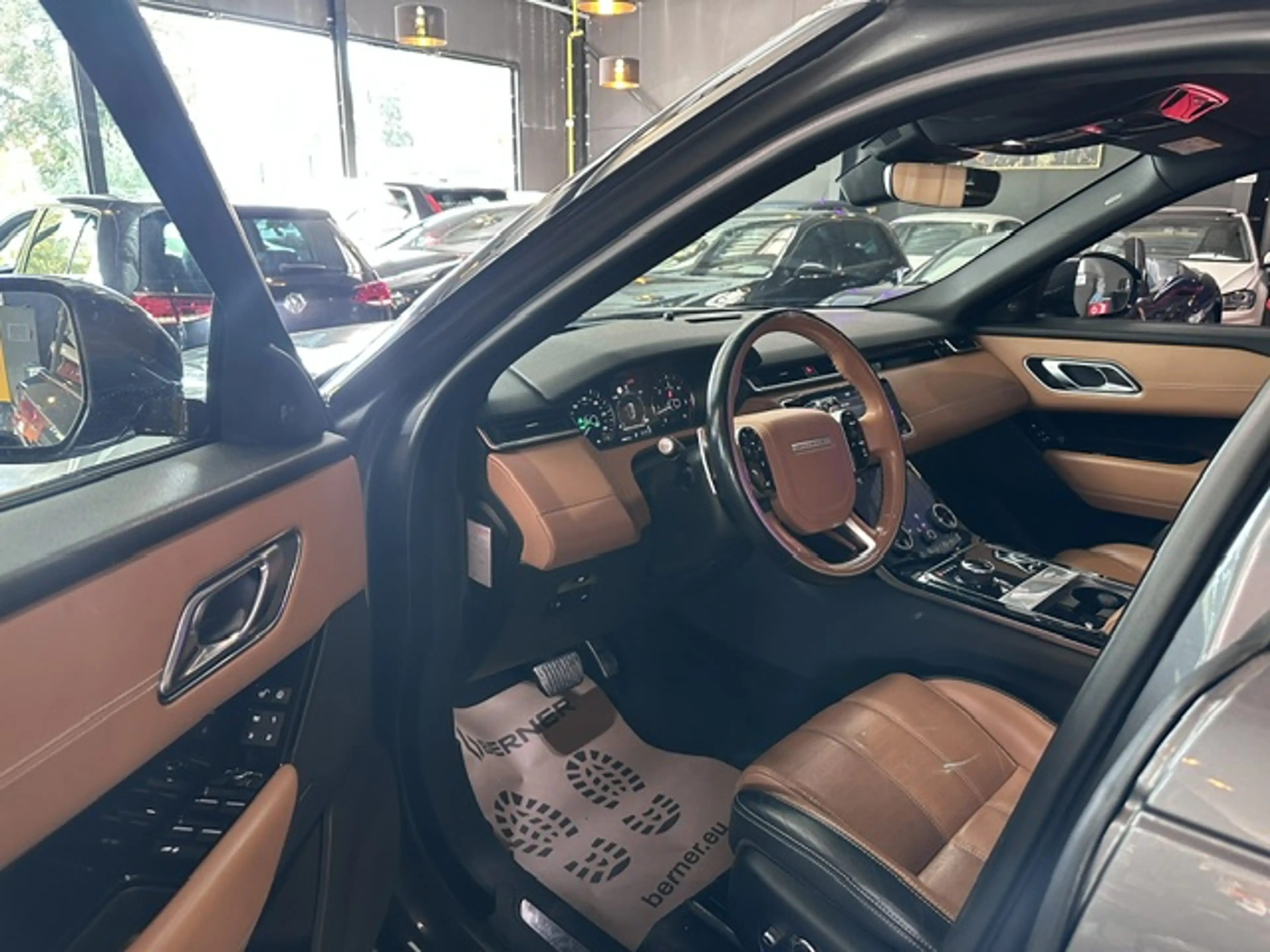 Land Rover Range Rover Velar Velar 2.0 V6 Turbo R-Dynamic - CARPLAY/NAV - MEDIA/TEL - A/C - LIM/REG — photo 10
