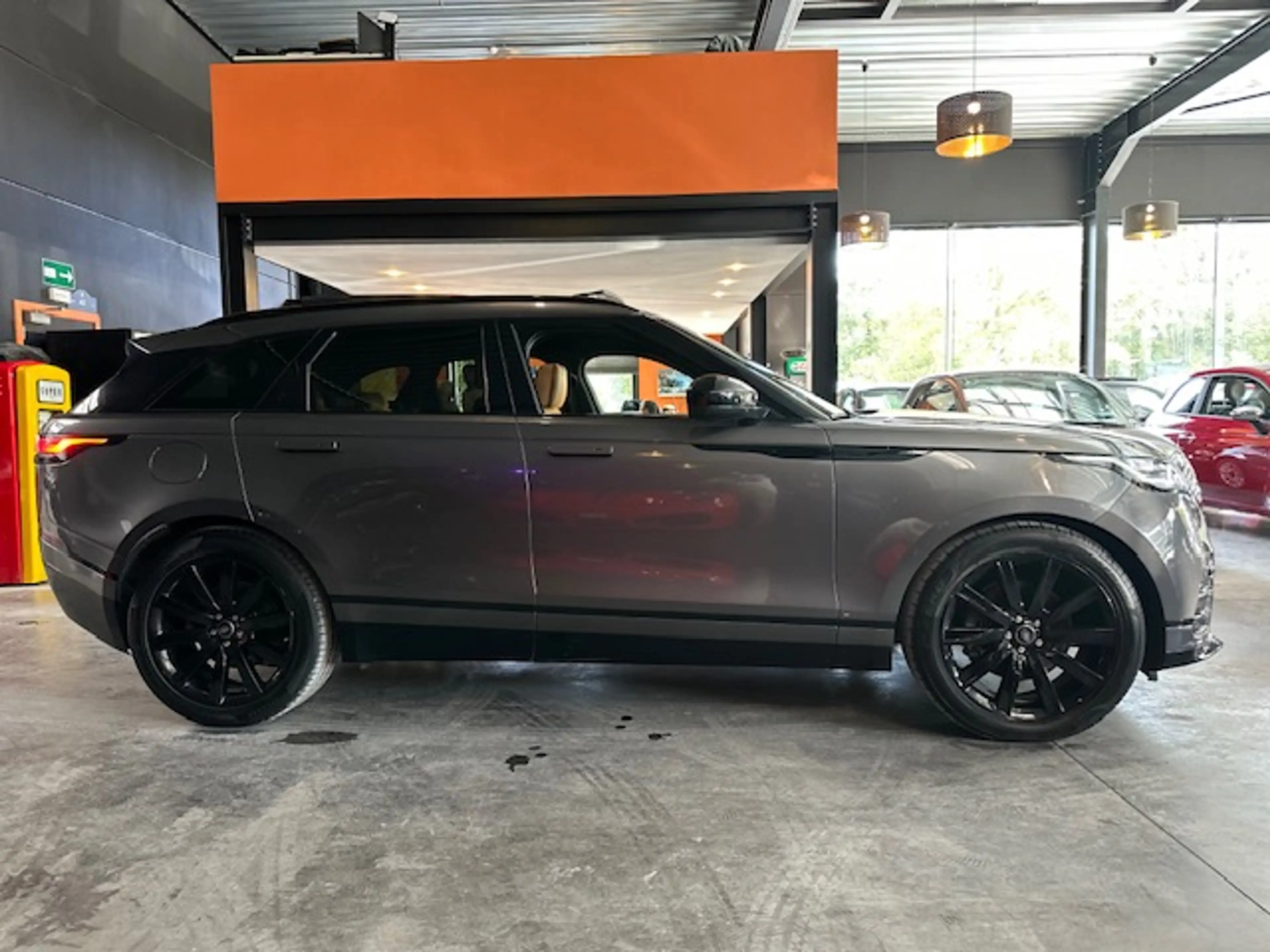 Land Rover Range Rover Velar Velar 2.0 V6 Turbo R-Dynamic - CARPLAY/NAV - MEDIA/TEL - A/C - LIM/REG — photo 9