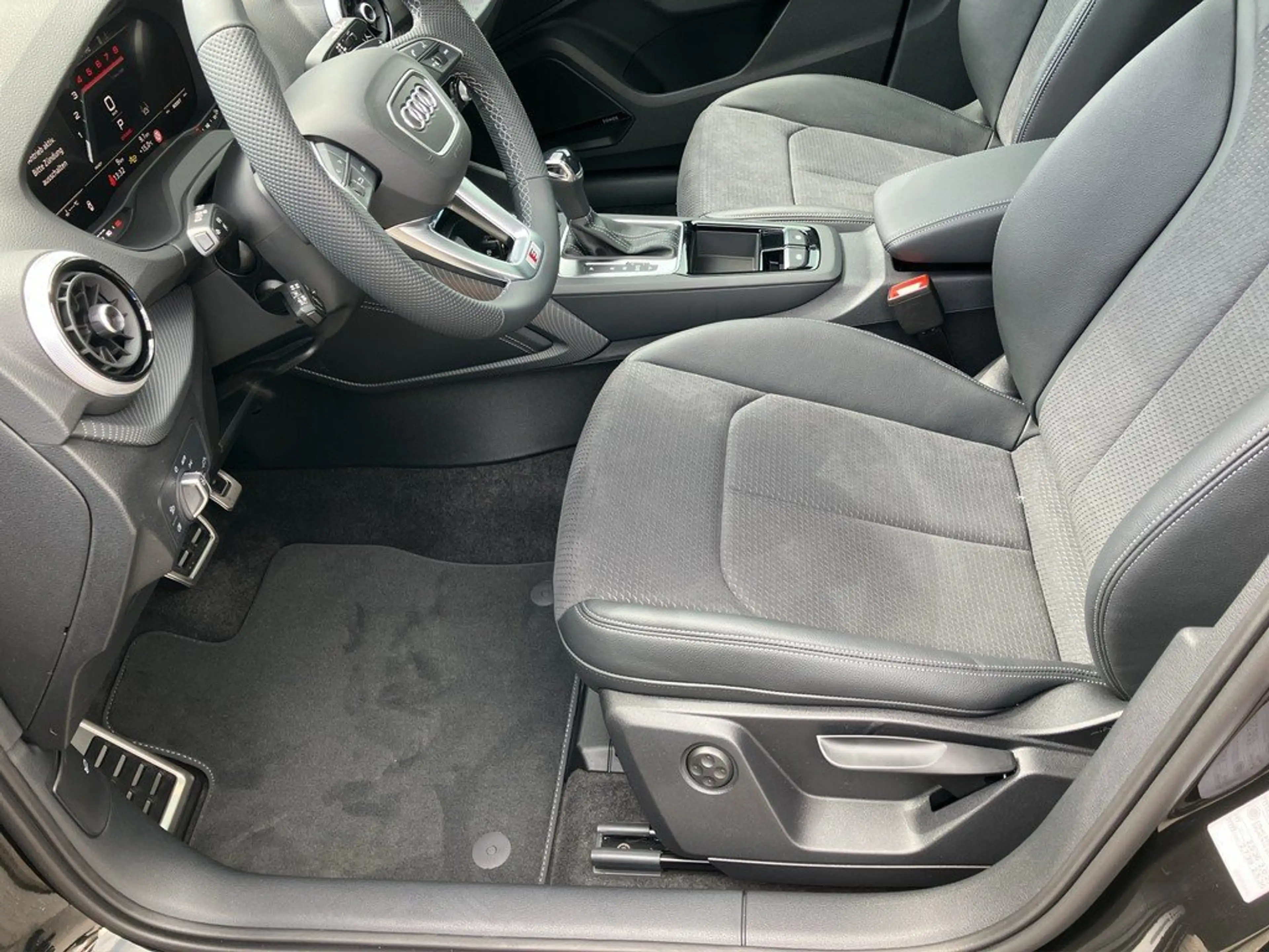 Audi SQ2 TFSI quattro — photo 11