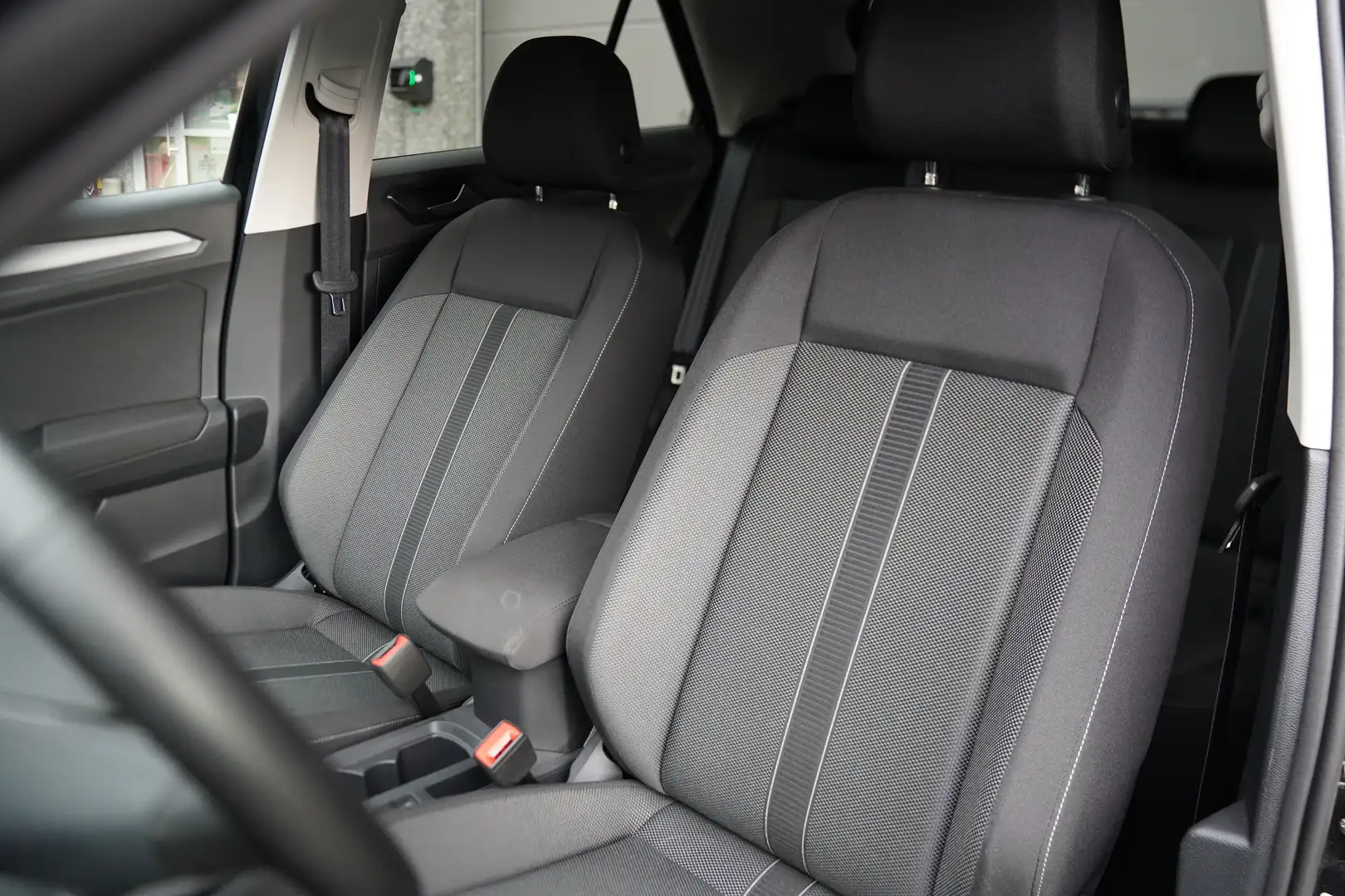 Volkswagen T-Roc 1.0 TSI Style *1 EIG / IQLIGHT / ZETELVERW / NAVI* Noir - 2
