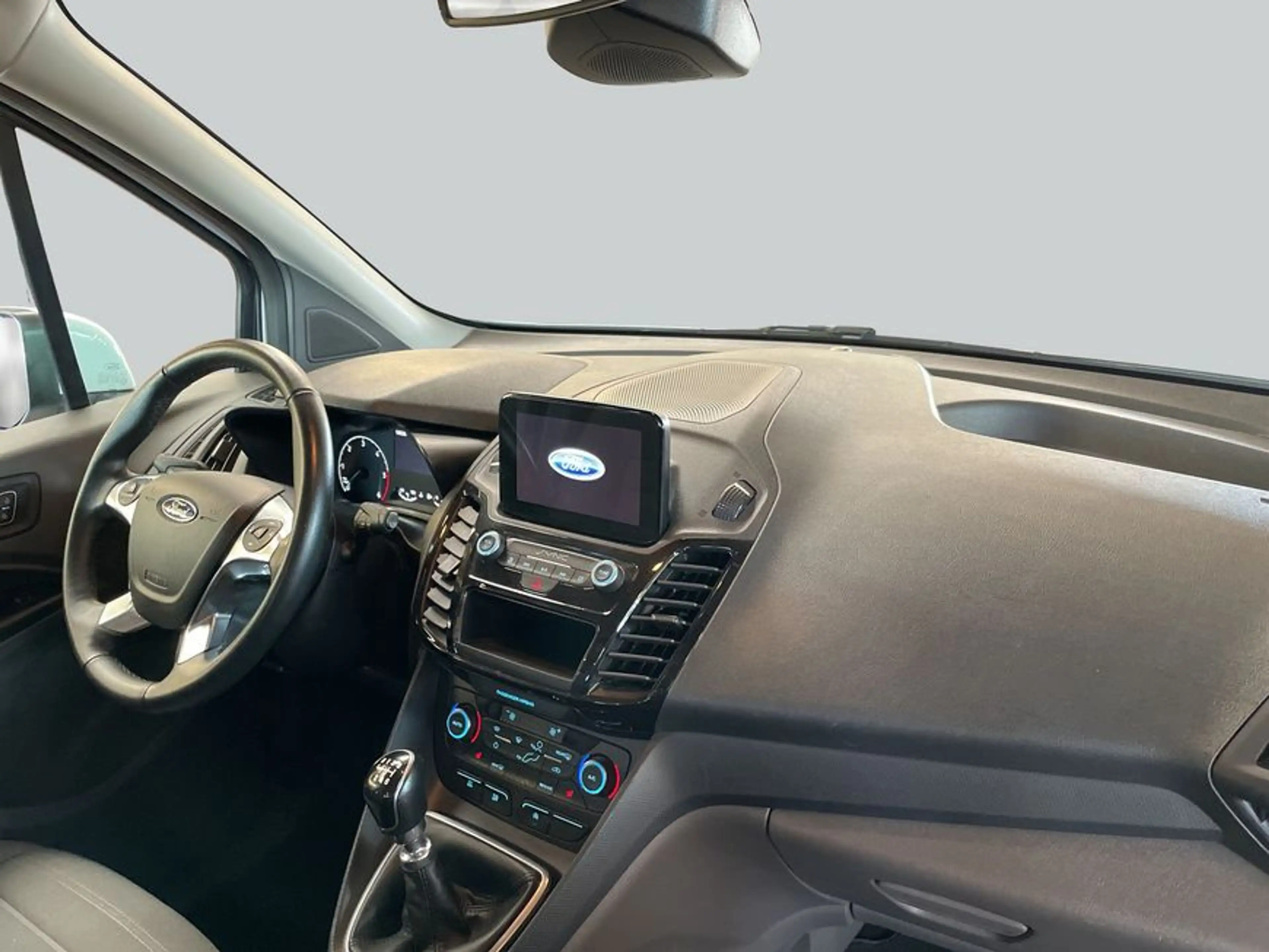 Ford Grand Tourneo Connect 1.5 Trend — photo 15