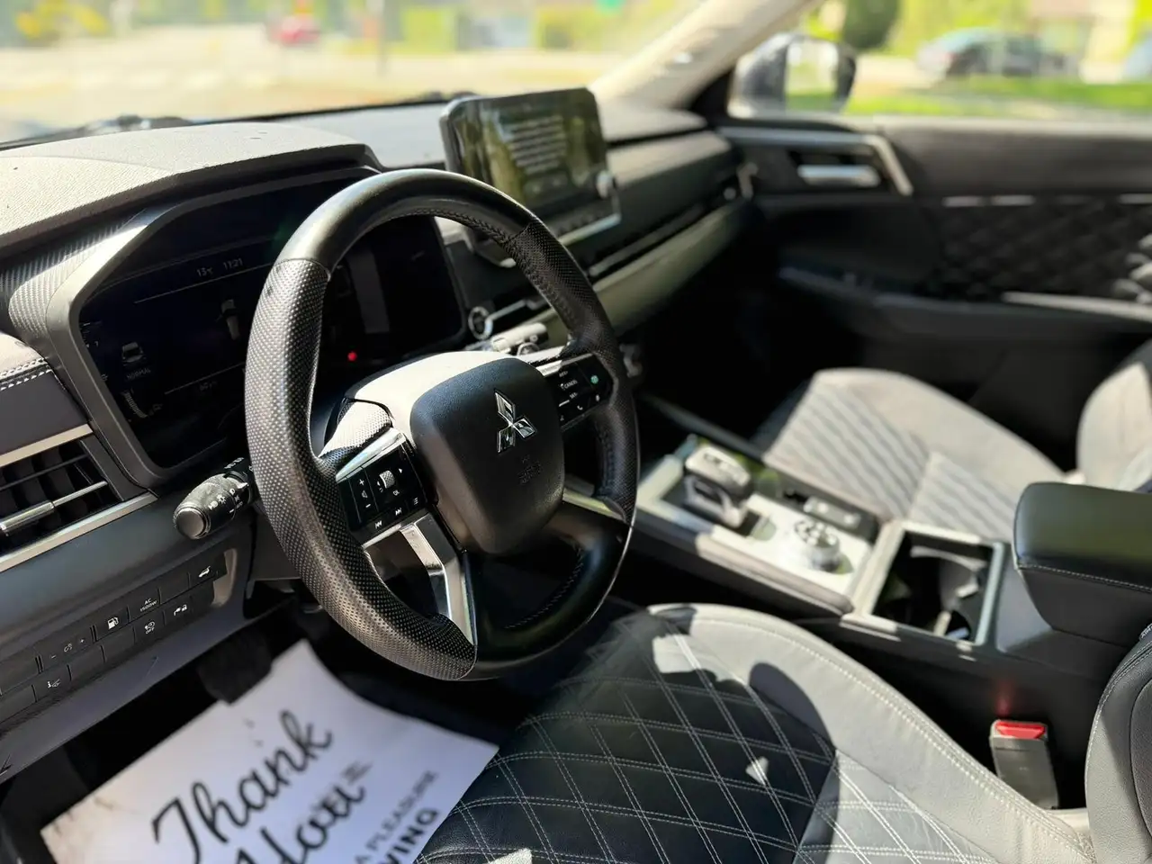 Mitsubishi Outlander снимка Mitsubishi Outlander