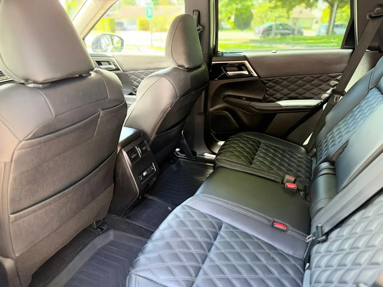 Mitsubishi Outlander снимка Mitsubishi Outlander