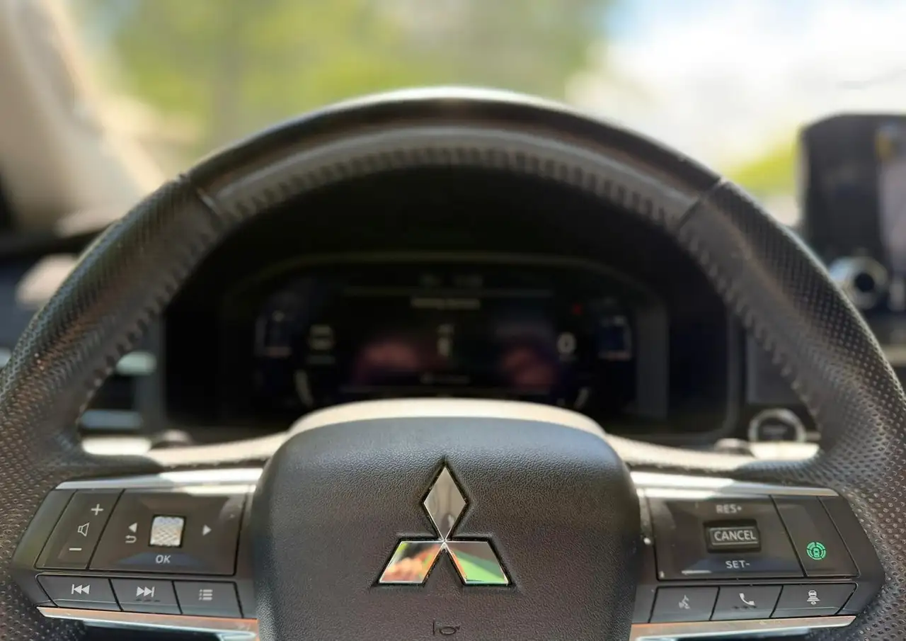 Mitsubishi Outlander снимка Mitsubishi Outlander