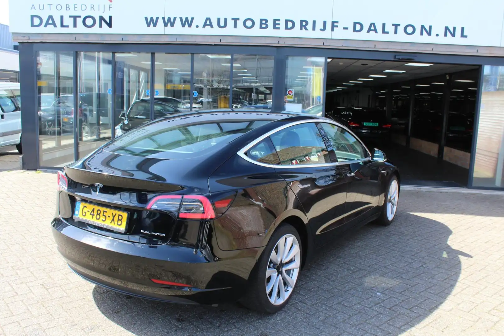 Tesla Model 3 Long Range AWD 75 kWh TREKHAAK / 19" LM / AUTOPILO Zwart - 2