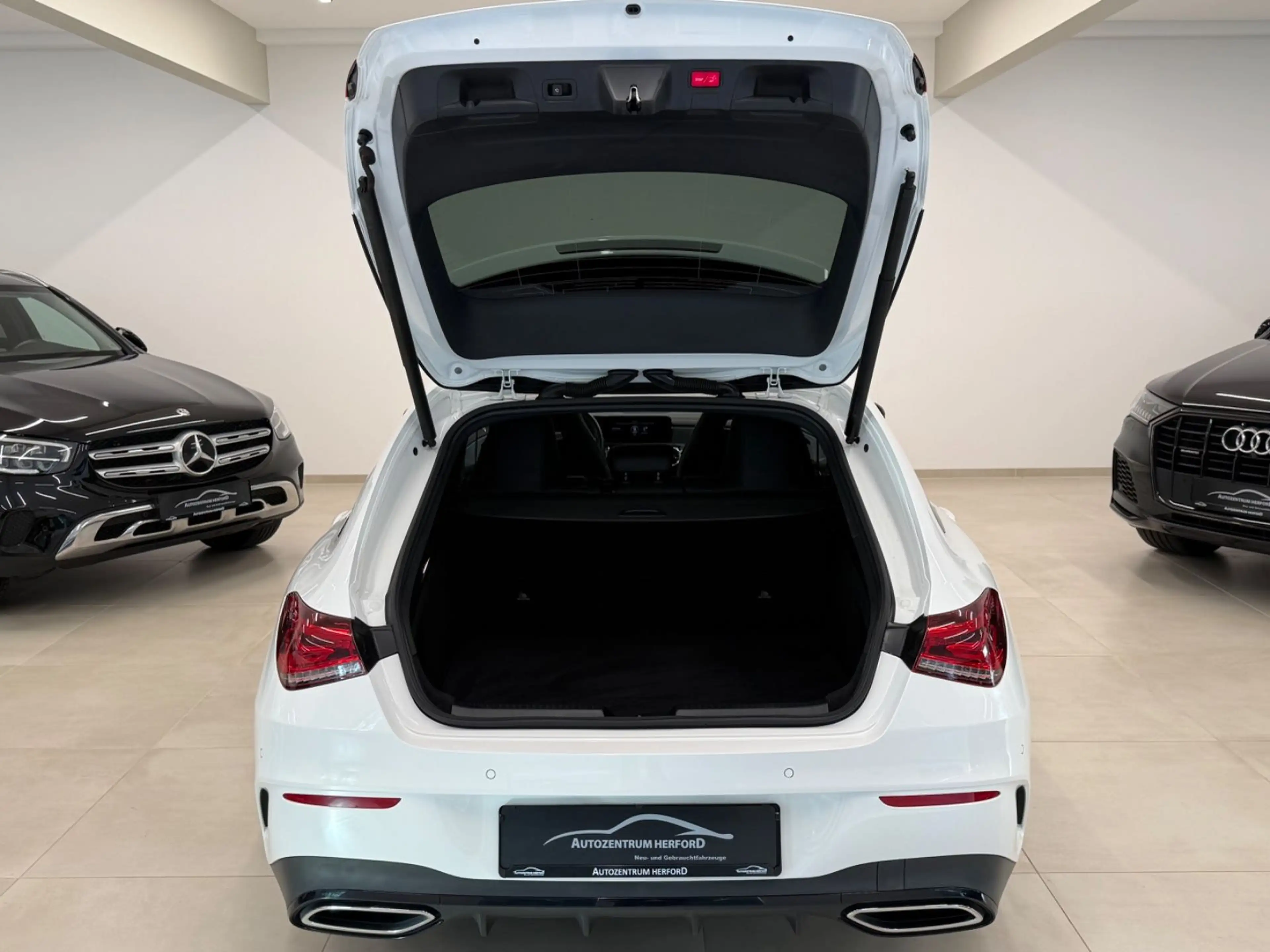 Mercedes-Benz CLA 220 4 Matic AMG Line Pano — photo 10