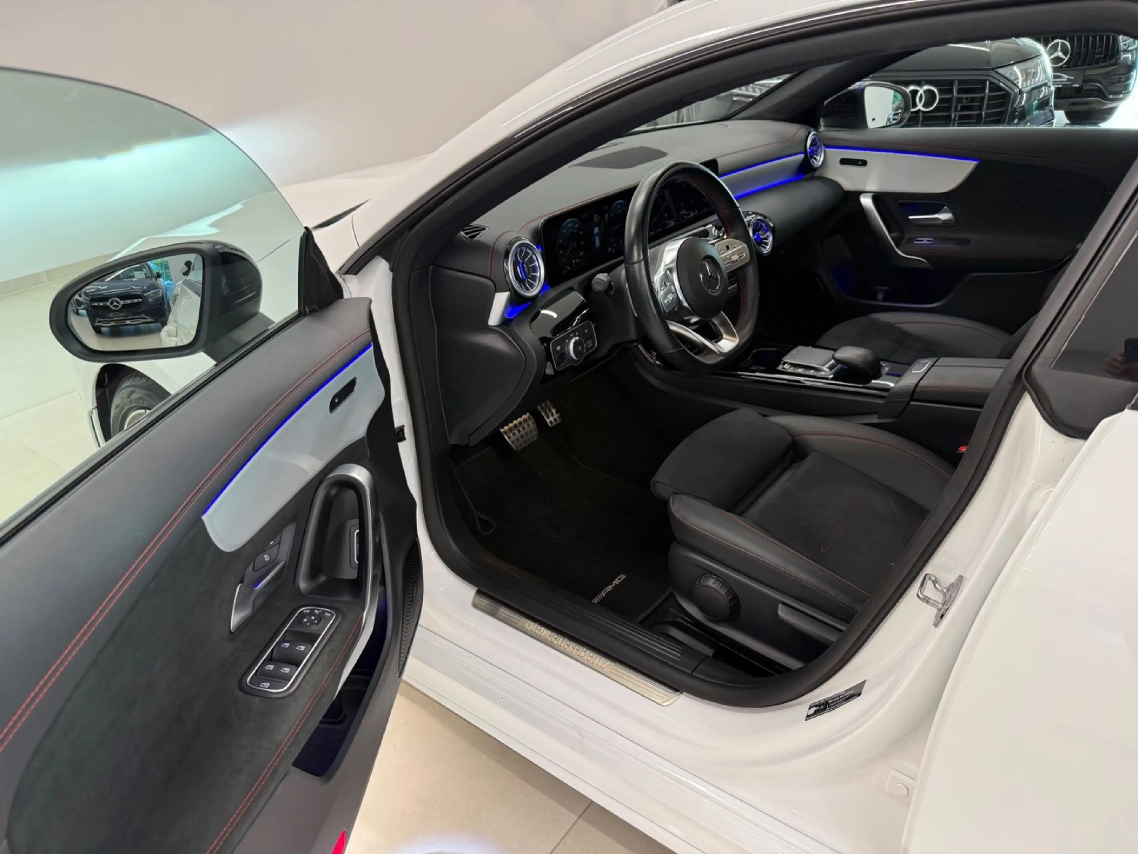 Mercedes-Benz CLA 220 4 Matic AMG Line Pano — photo 11