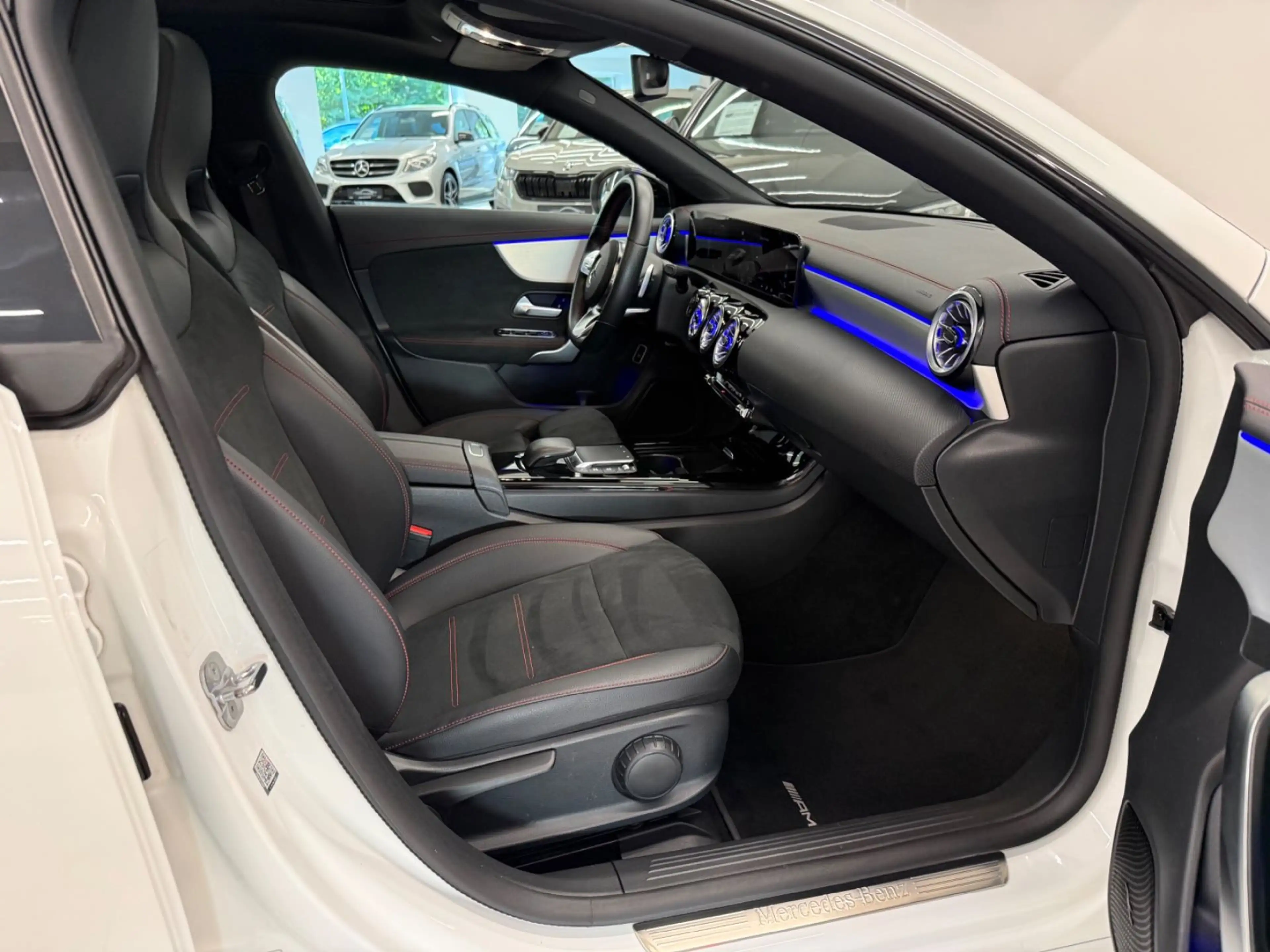 Mercedes-Benz CLA 220 4 Matic AMG Line Pano — photo 15