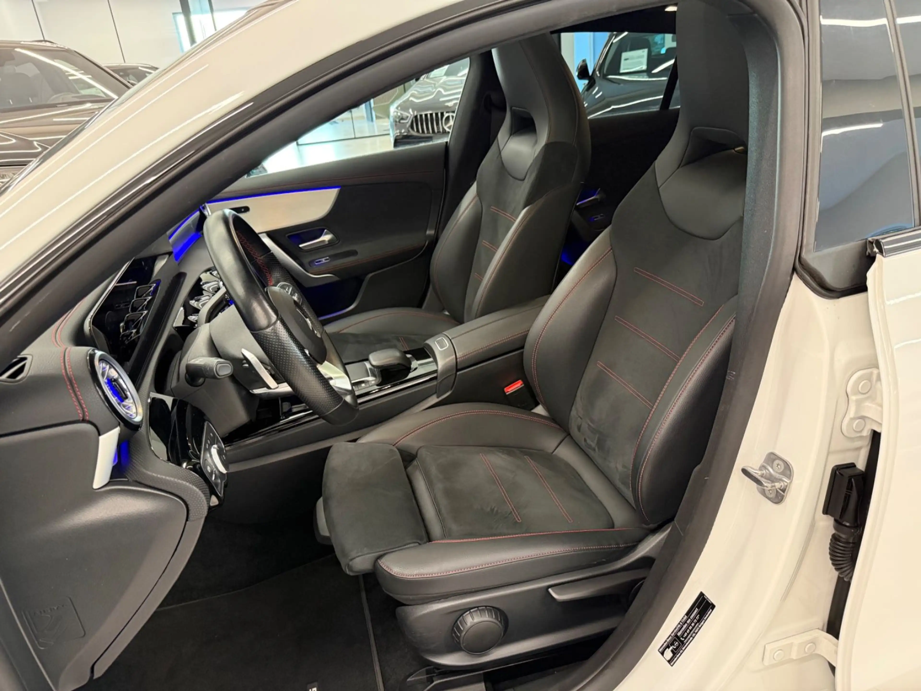 Mercedes-Benz CLA 220 4 Matic AMG Line Pano — photo 13