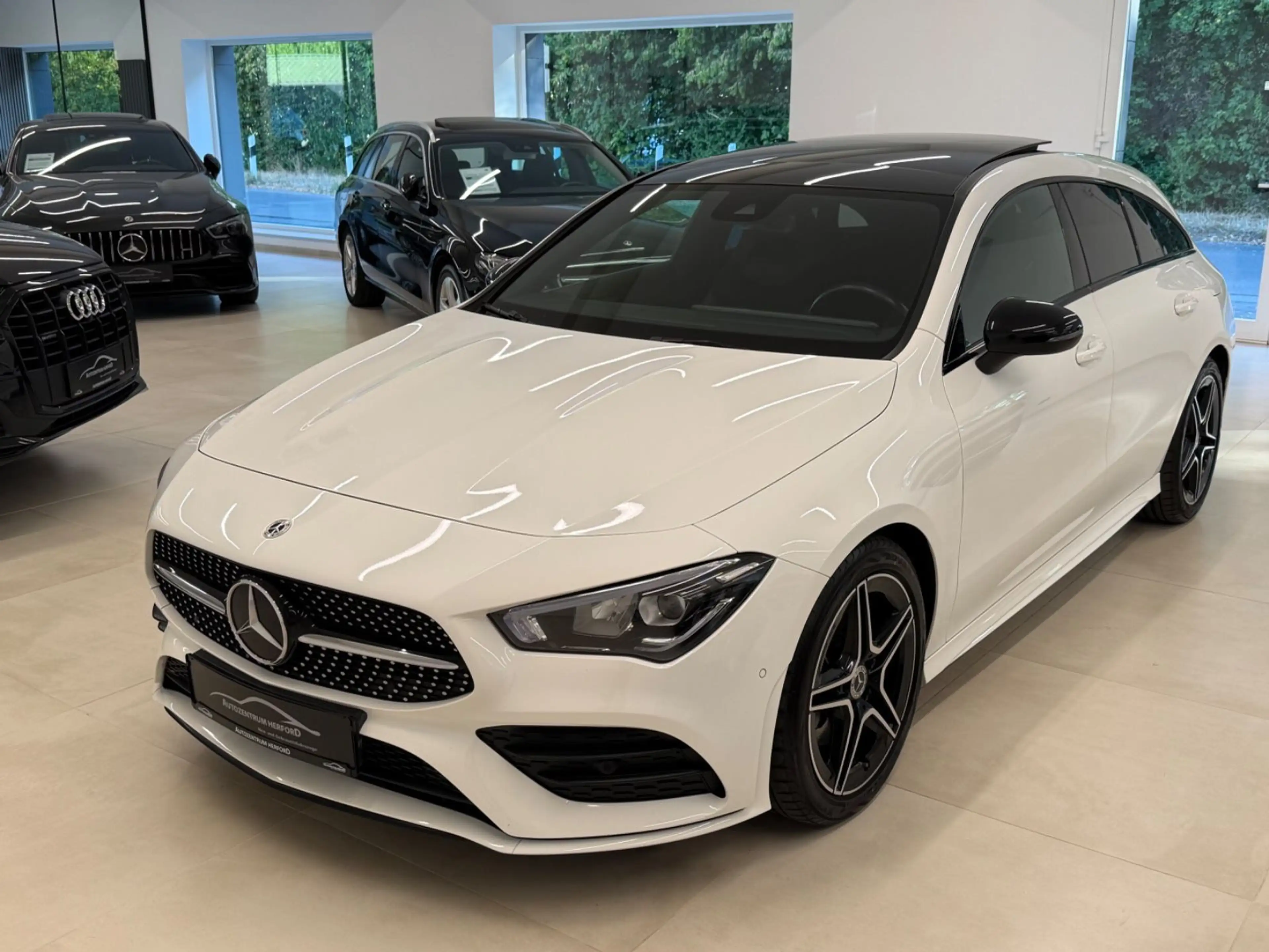 Mercedes-Benz CLA 220 4 Matic AMG Line Pano — photo 2