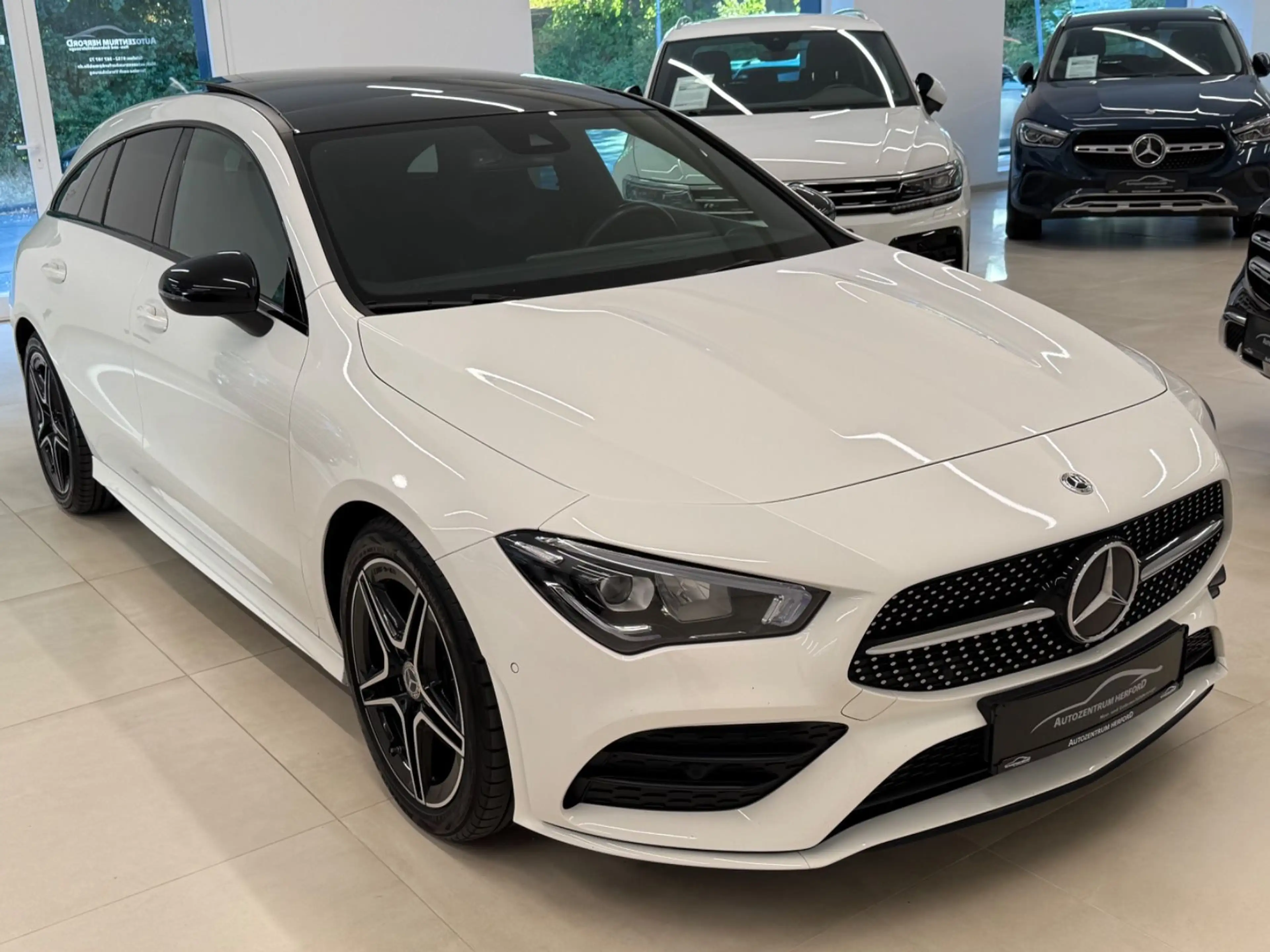 Mercedes-Benz CLA 220 4 Matic AMG Line Pano — photo 3