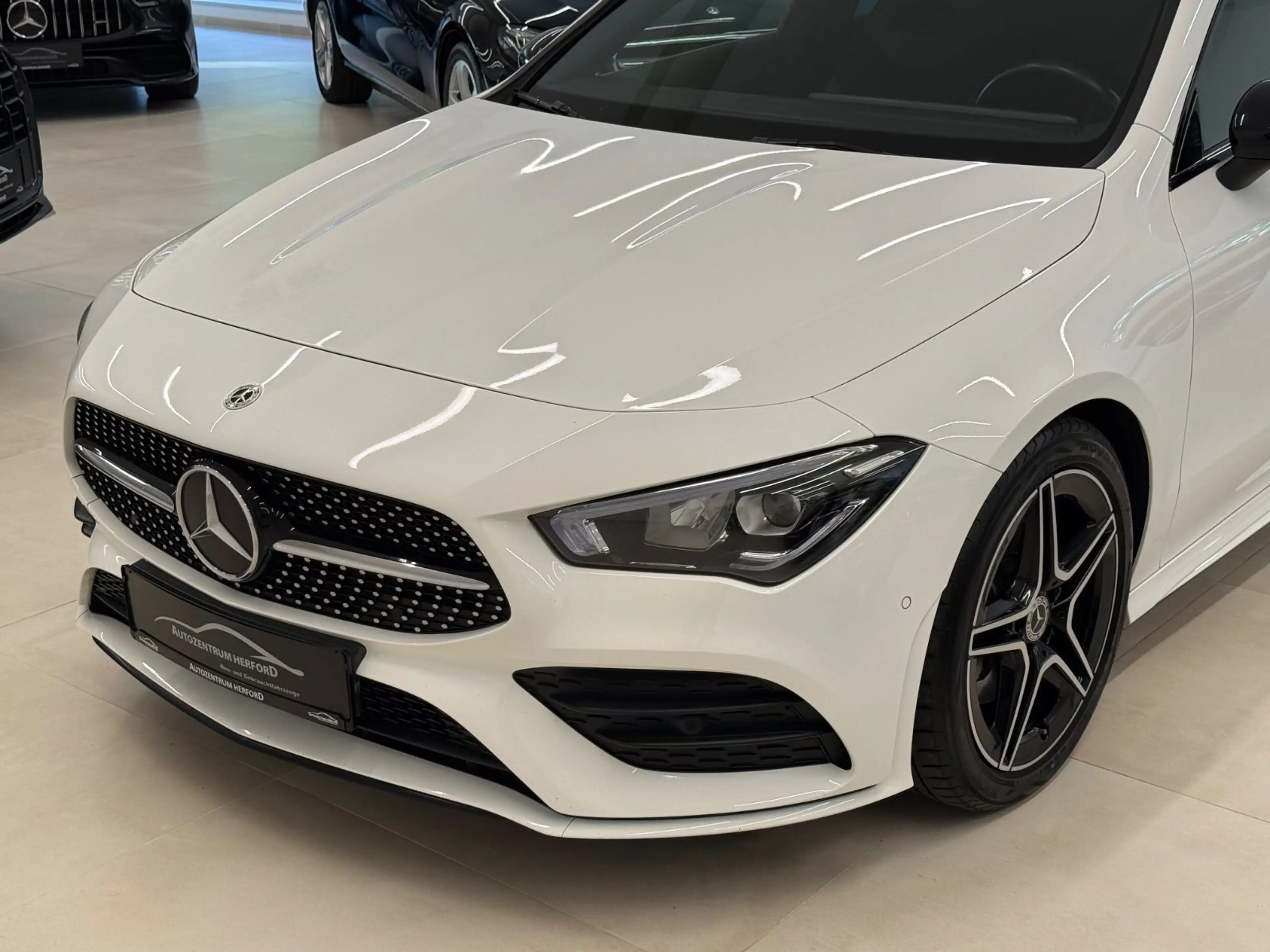 Mercedes-Benz CLA 220 4 Matic AMG Line Pano — photo 4