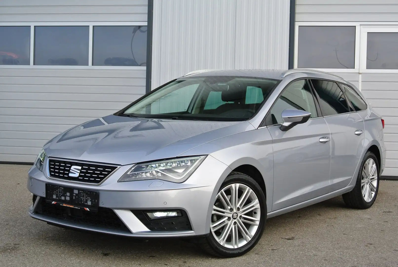 SEAT Leon ST 1.6 TDI Xcellence * Full-LED * SHZ * PDC * Grau - 1
