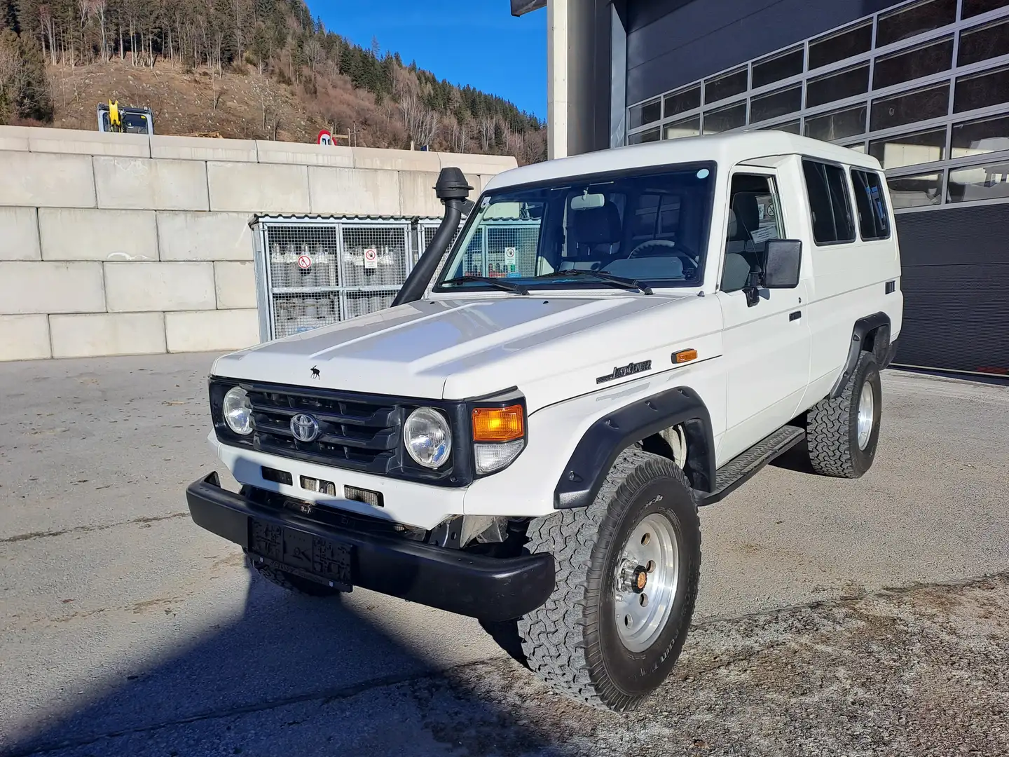 Toyota Land Cruiser HZJ 78 4,2L Buschtaxi 131PS Weiß - 2