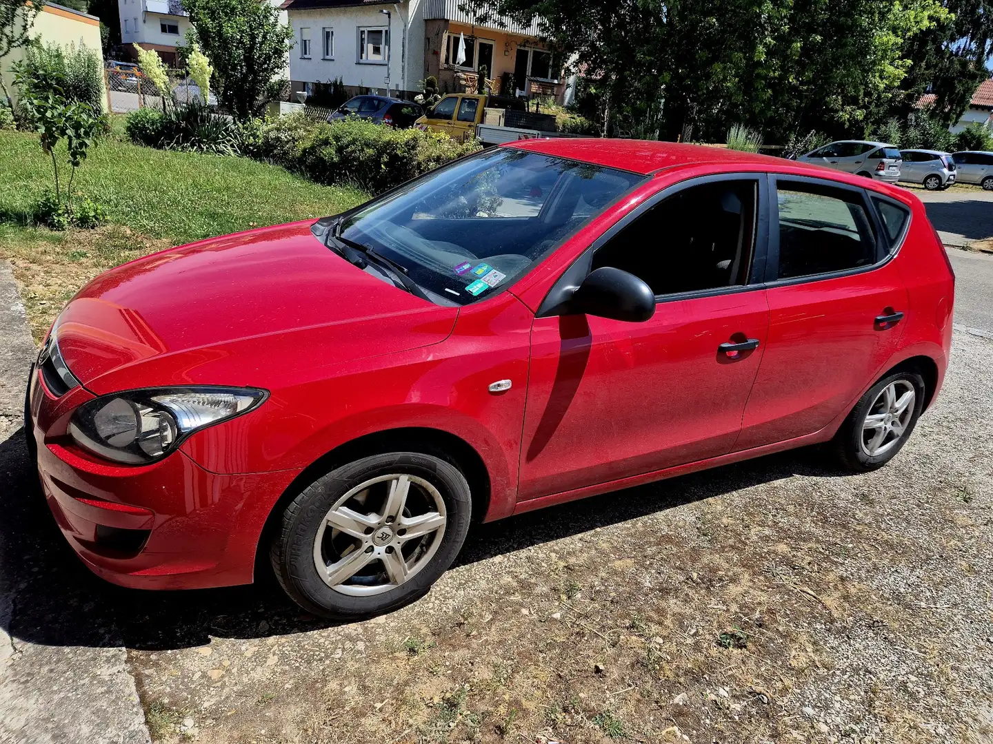 Hyundai i30 1.6 CRDi Classic KLIMA AHK TÜV 03.2027 Red - 1