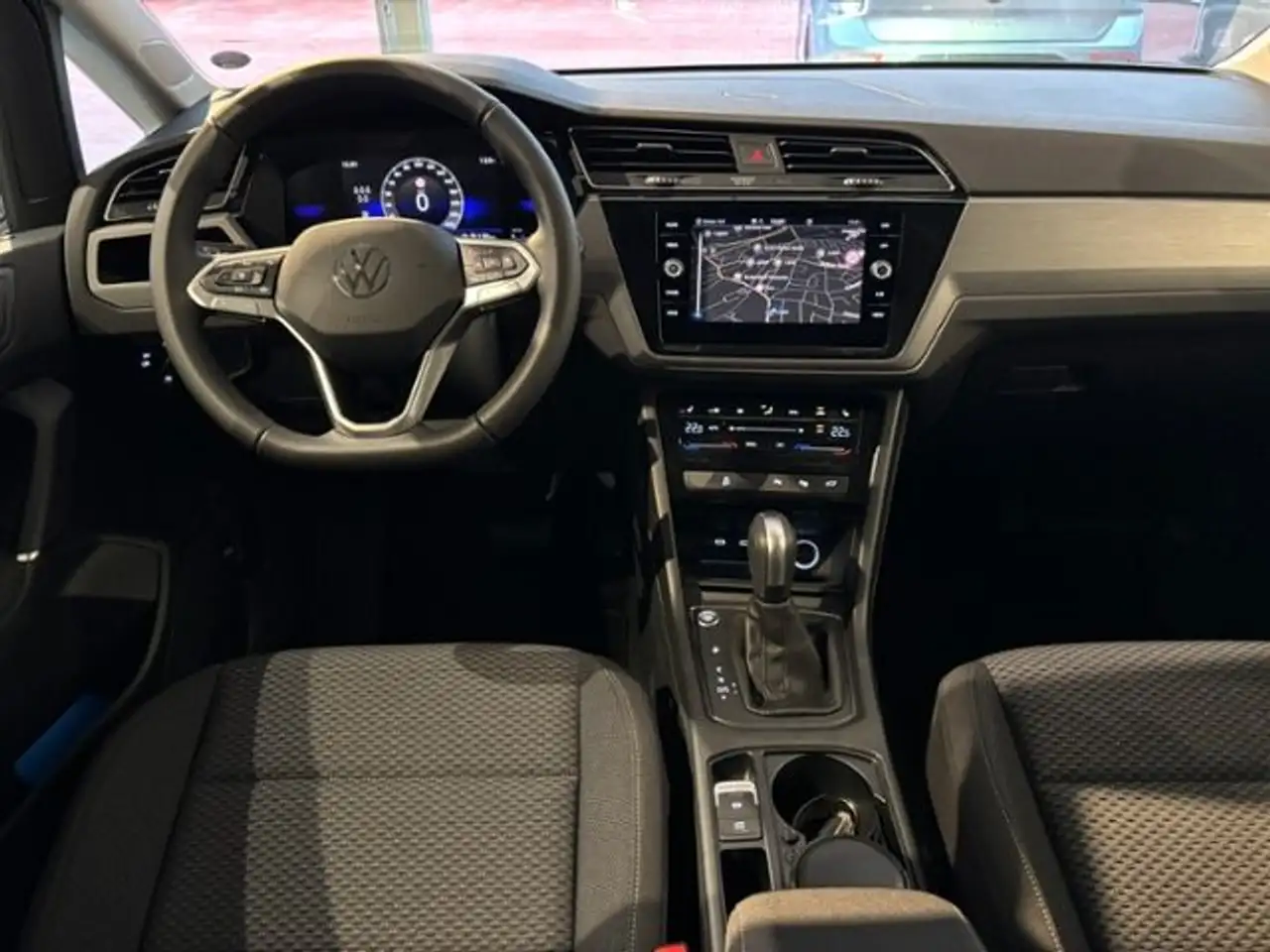 Volkswagen Touran 1.5 TSI Comfortline | AHK | 7-Sitzer | Na 9