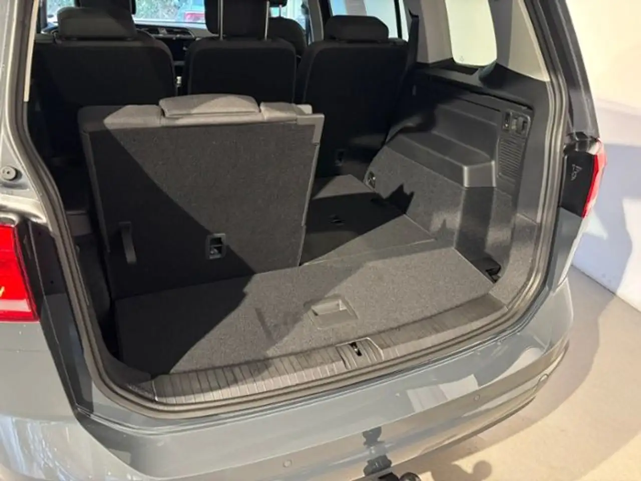 Volkswagen Touran 1.5 TSI Comfortline | AHK | 7-Sitzer | Na 12