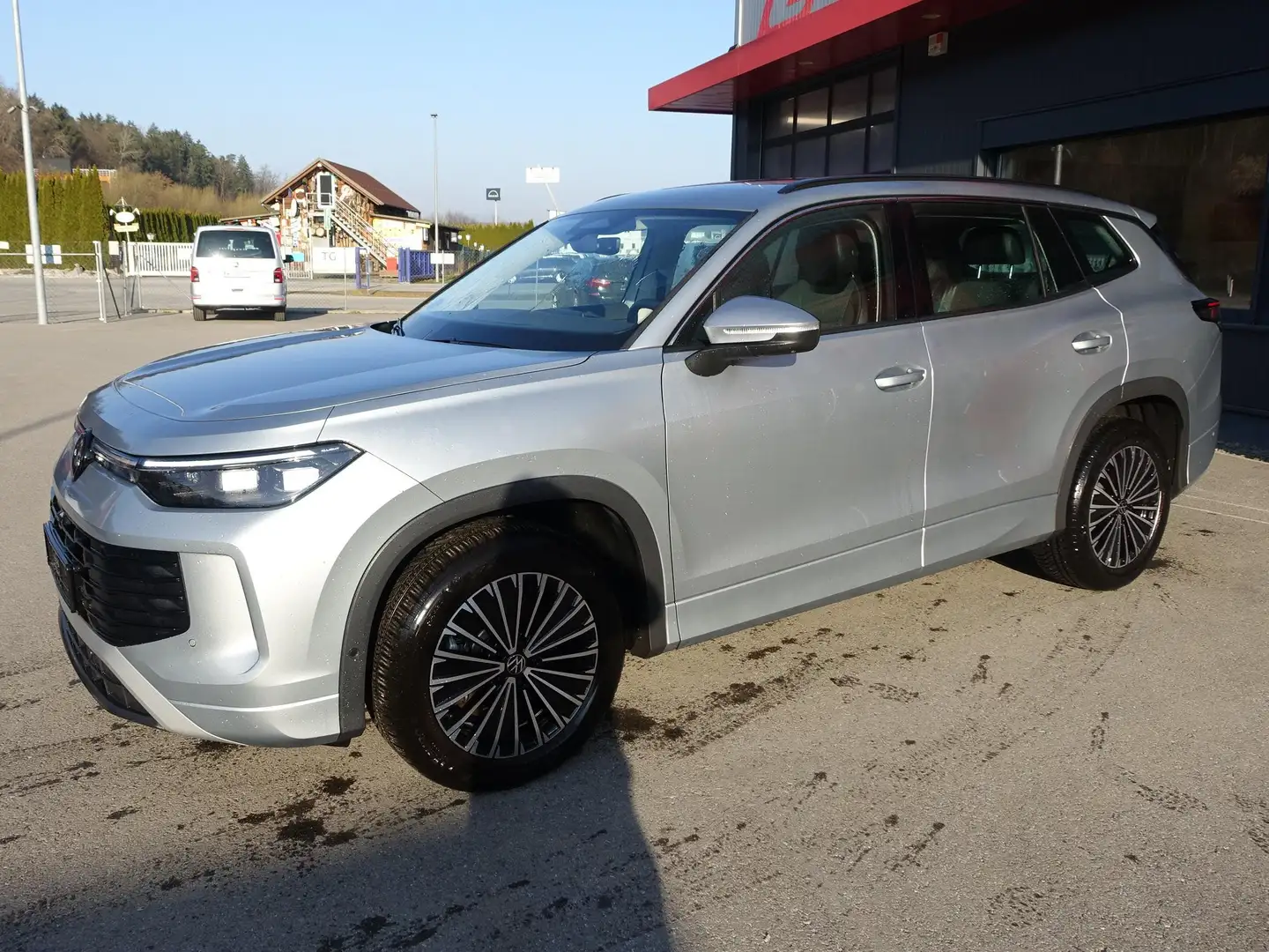 Volkswagen Tayron 1.5 eTSI Life "7-Sitze,Navi,AHV,LED" Grau - 1