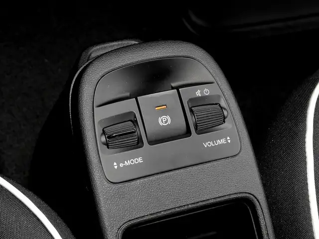 Fiat 500e view 11