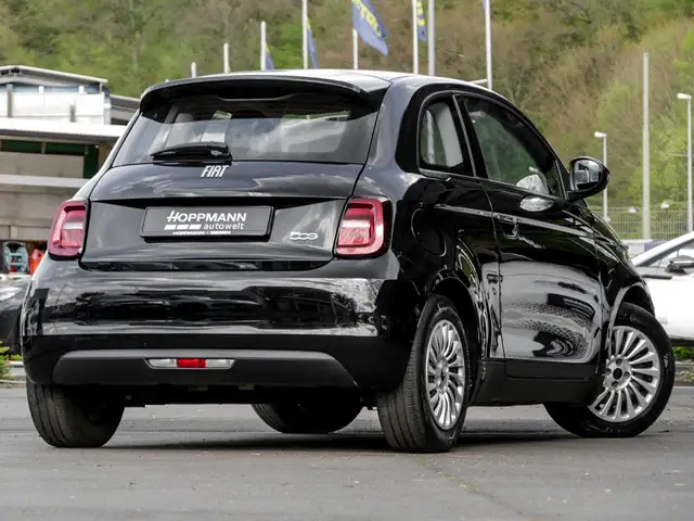 Fiat 500e view 2