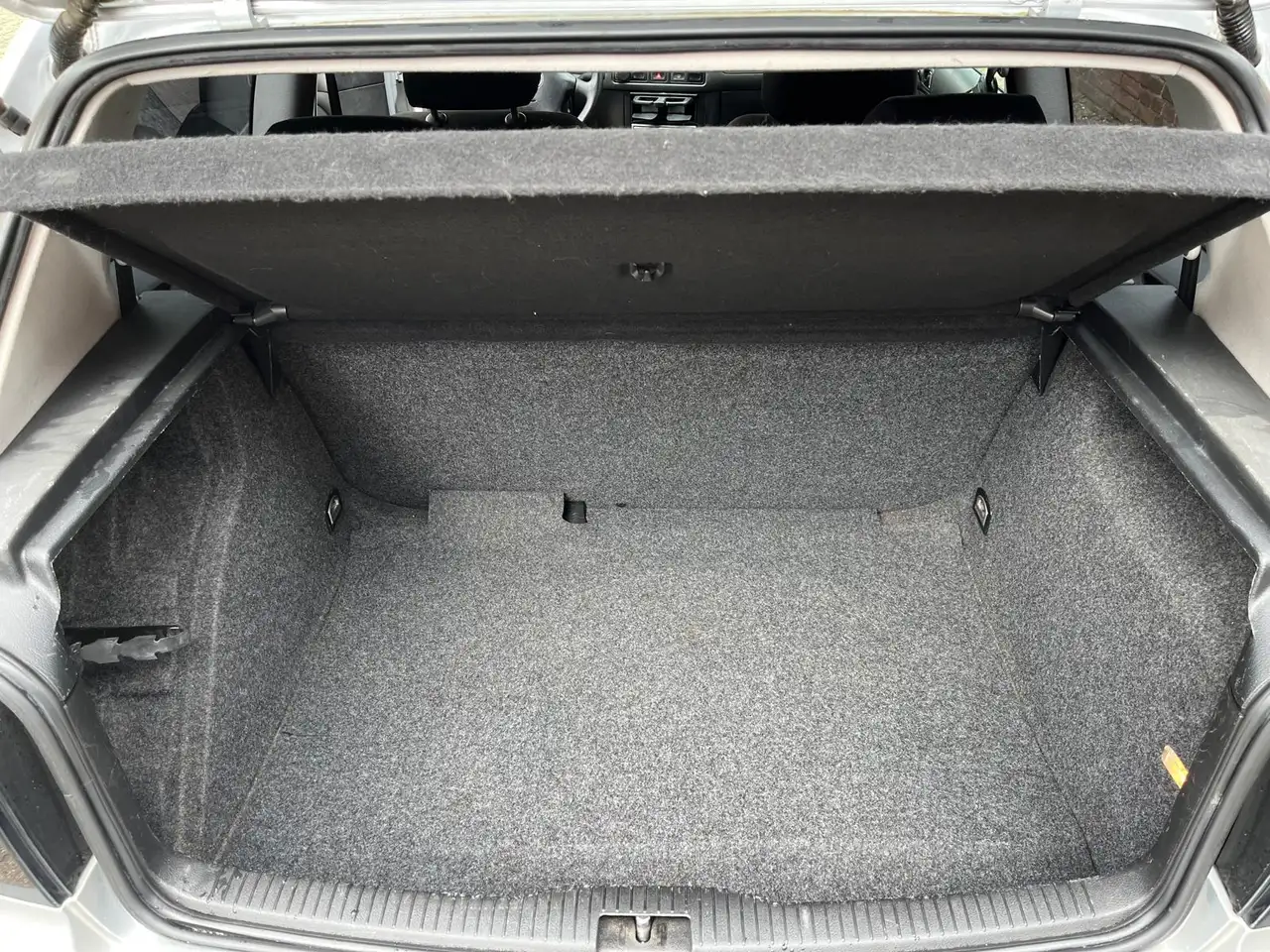 Volkswagen Golf 1.6-16V Trendline, foto 9