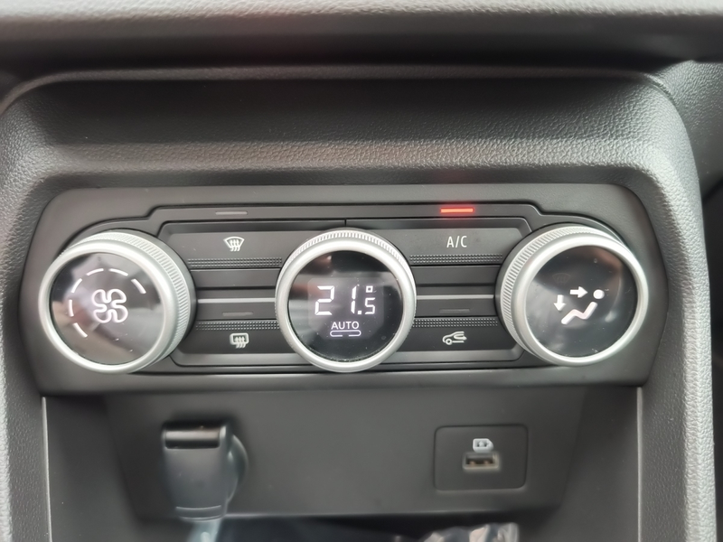 Dacia Jogger EXTREME TCe 100 ECO-G 7-SITZER KLIMA*ALLW — photo 15