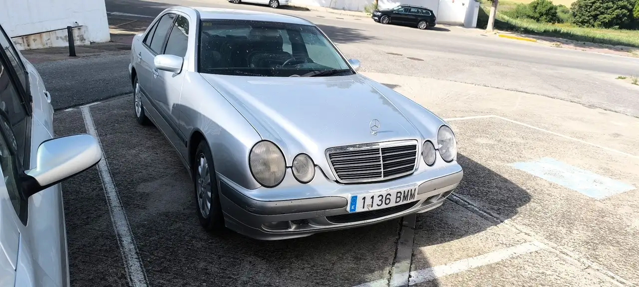 Mercedes-Benz E 270, foto 2