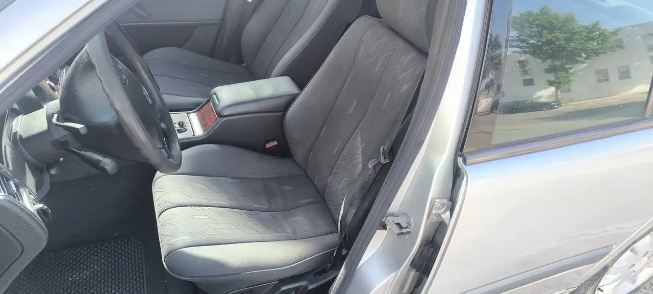 Mercedes-Benz E 270, foto 12
