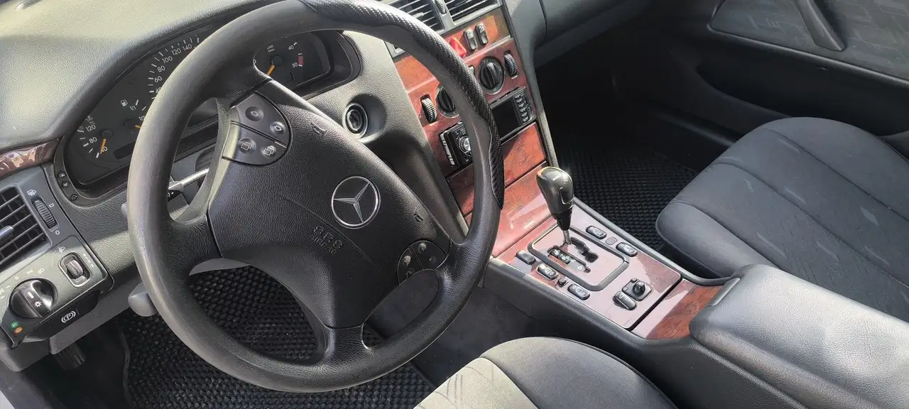 Mercedes-Benz E 270, foto 8