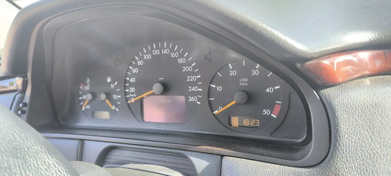 Mercedes-Benz E 270, foto 7