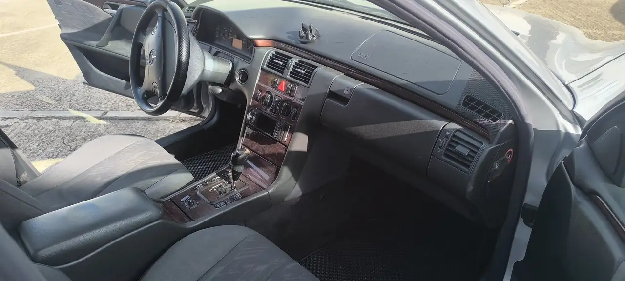 Mercedes-Benz E 270, foto 9