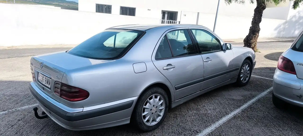 Mercedes-Benz E 270, foto 3