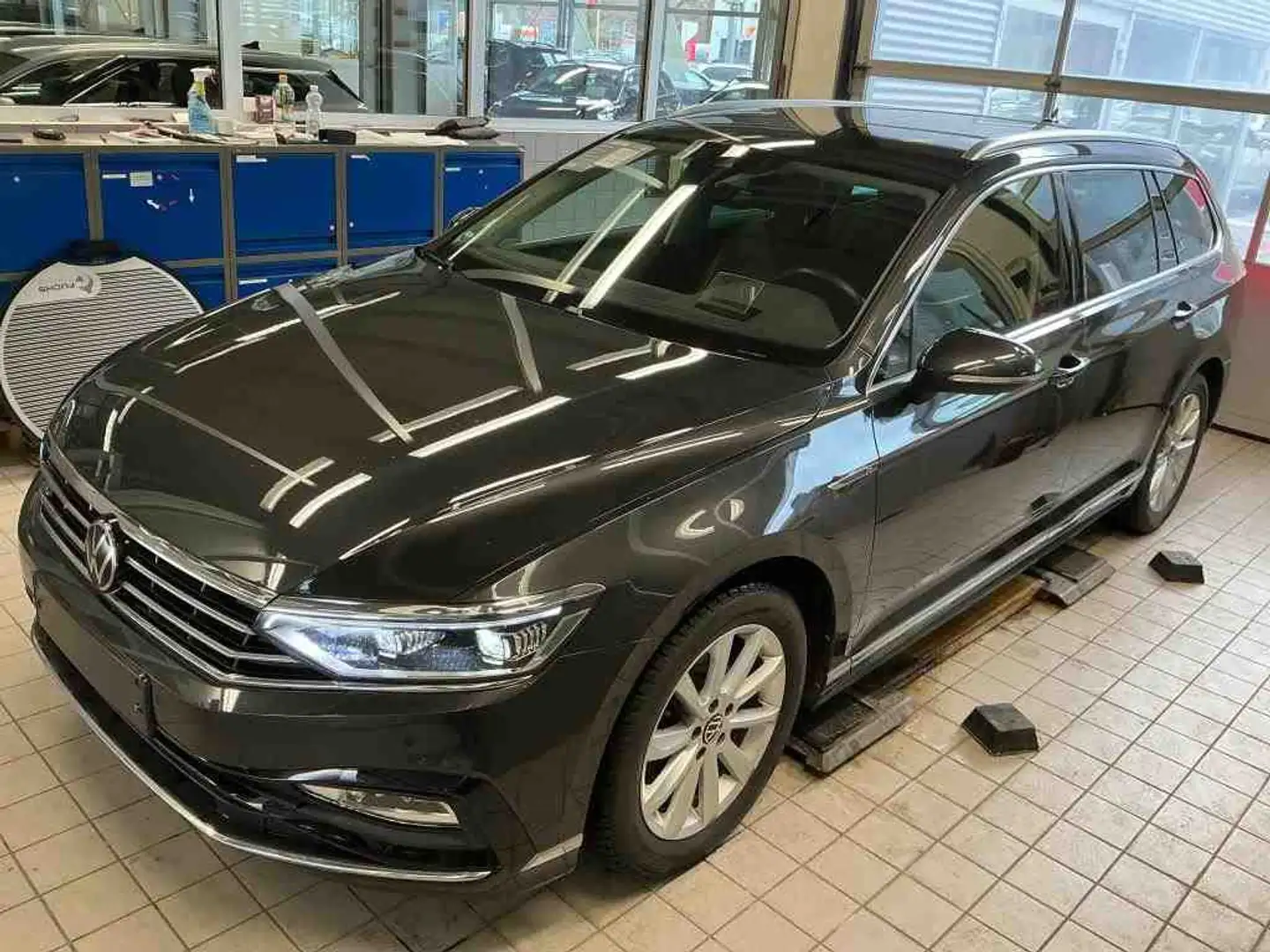 Volkswagen Passat Variant Elegance 2.0TDI DSG +R-LINE+AHK+S Grau - 2